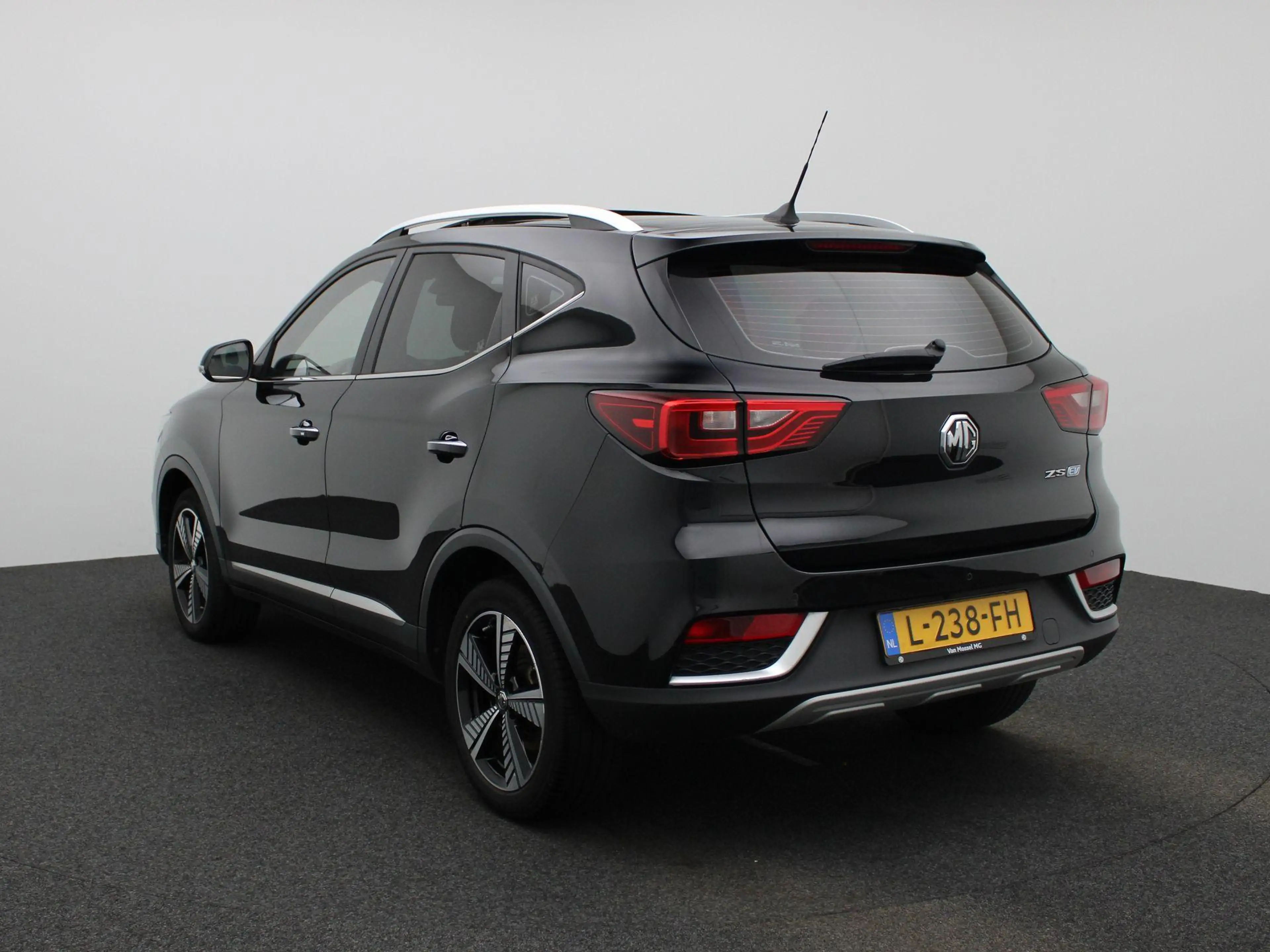 MG ZS EV Luxury 45 kWh — photo 2