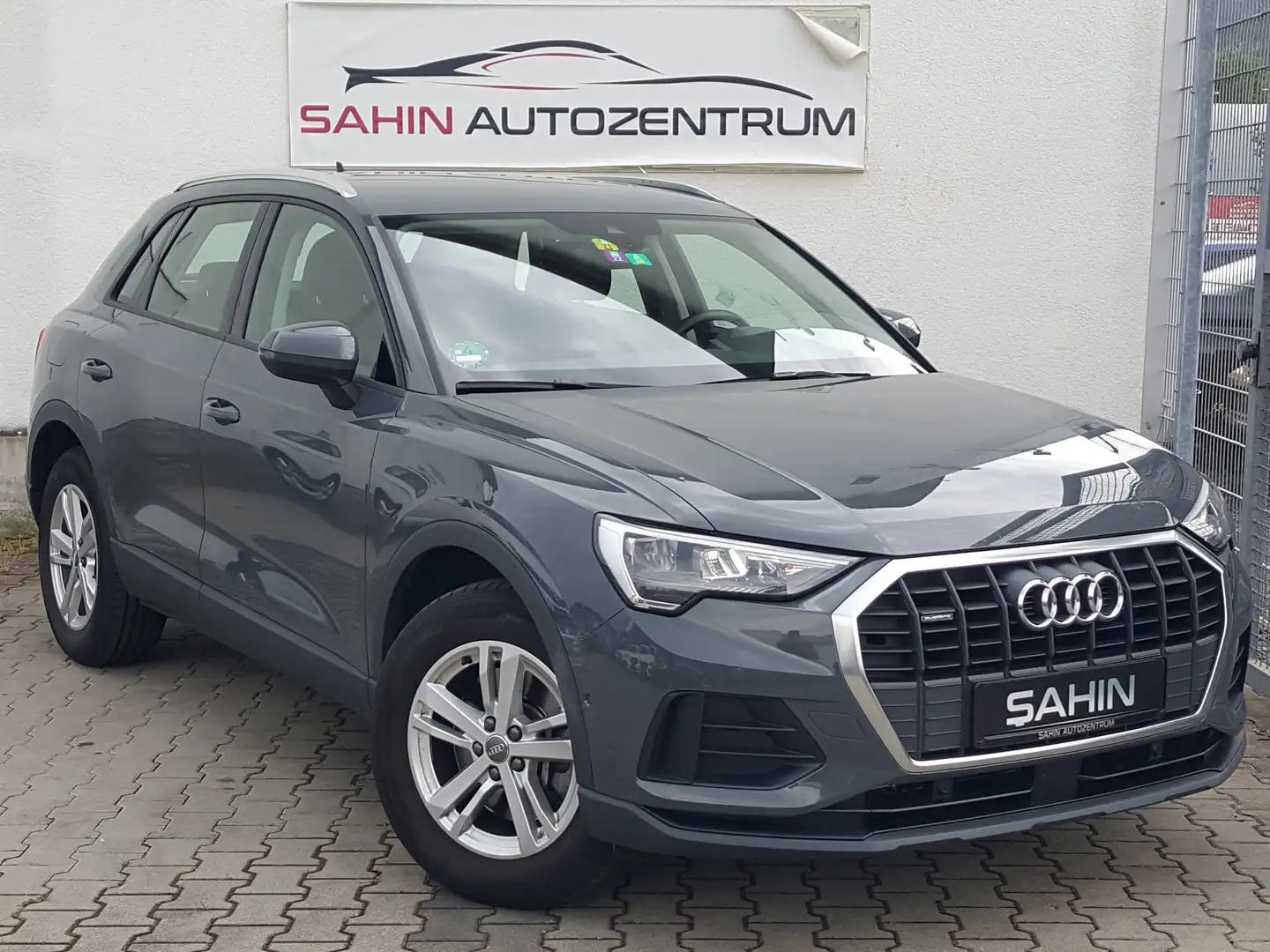 Audi Q3 40 TDI Quattro S-Tro 1.Hd MMI VIR TOT+SPUR+PAR LED Gris - 2