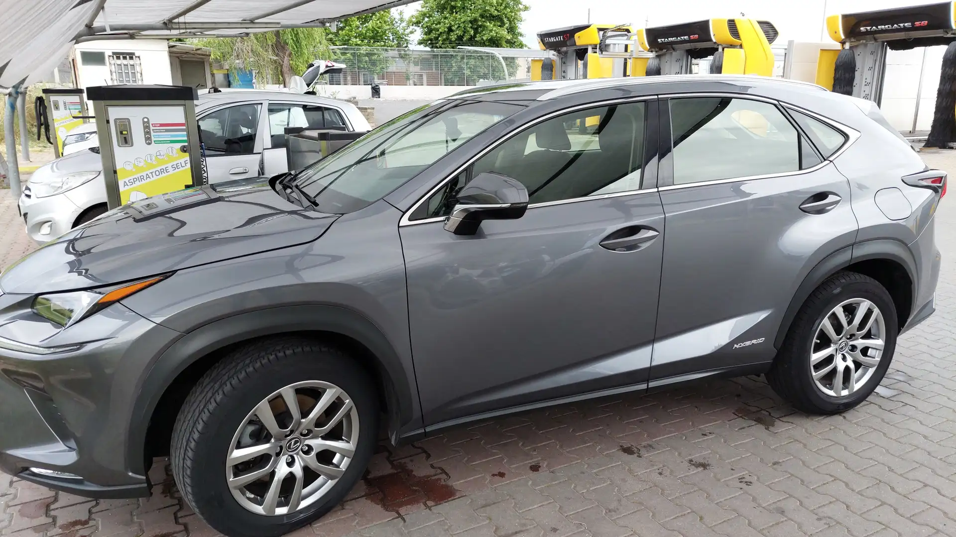 Lexus NX 300h 2.5 Business 4wd cvt Grigio - 2