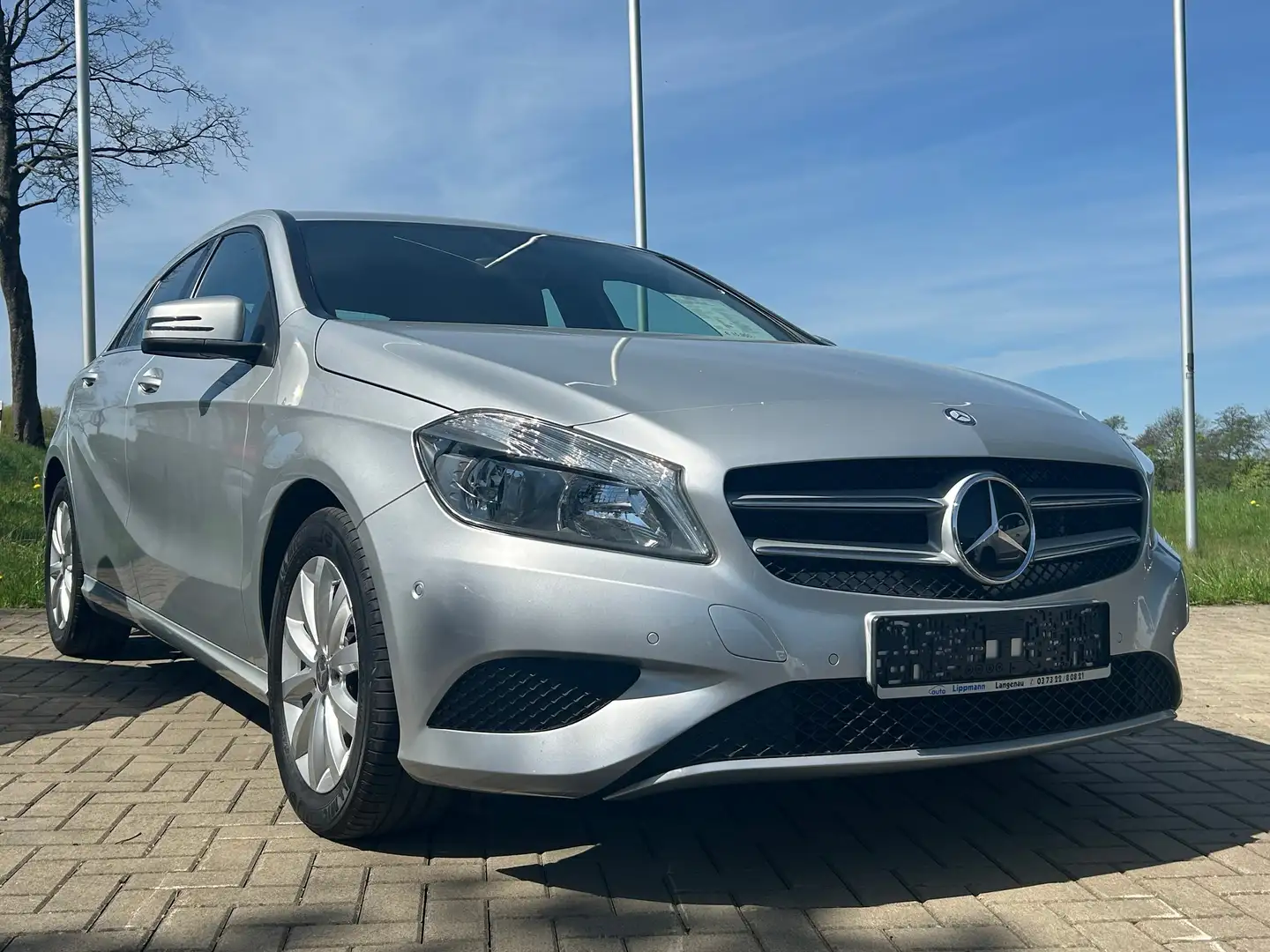 Mercedes-Benz A 180 A 180 Sport SHZ GRA Aut. Alu Licht&Sicht PDC v&h Grau - 1