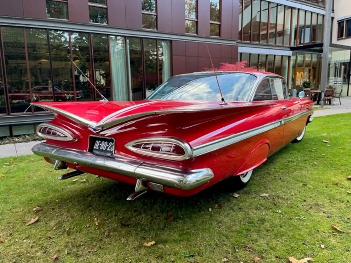 Chevrolet Impala V 8 Hardtop Coupe Rouge - 1