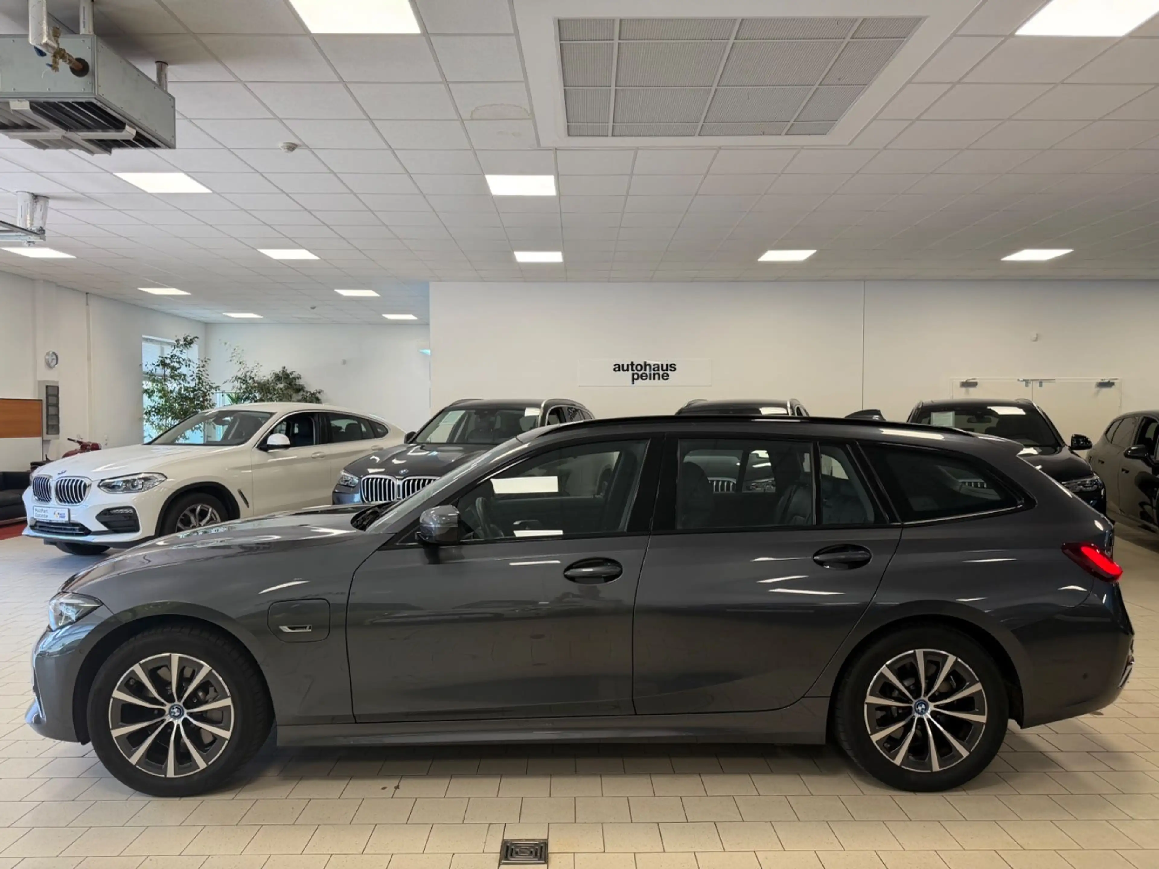 BMW 330 e xDr/Aut/SportSit/Panorama/Laser/KeyLes/HUD — photo 10
