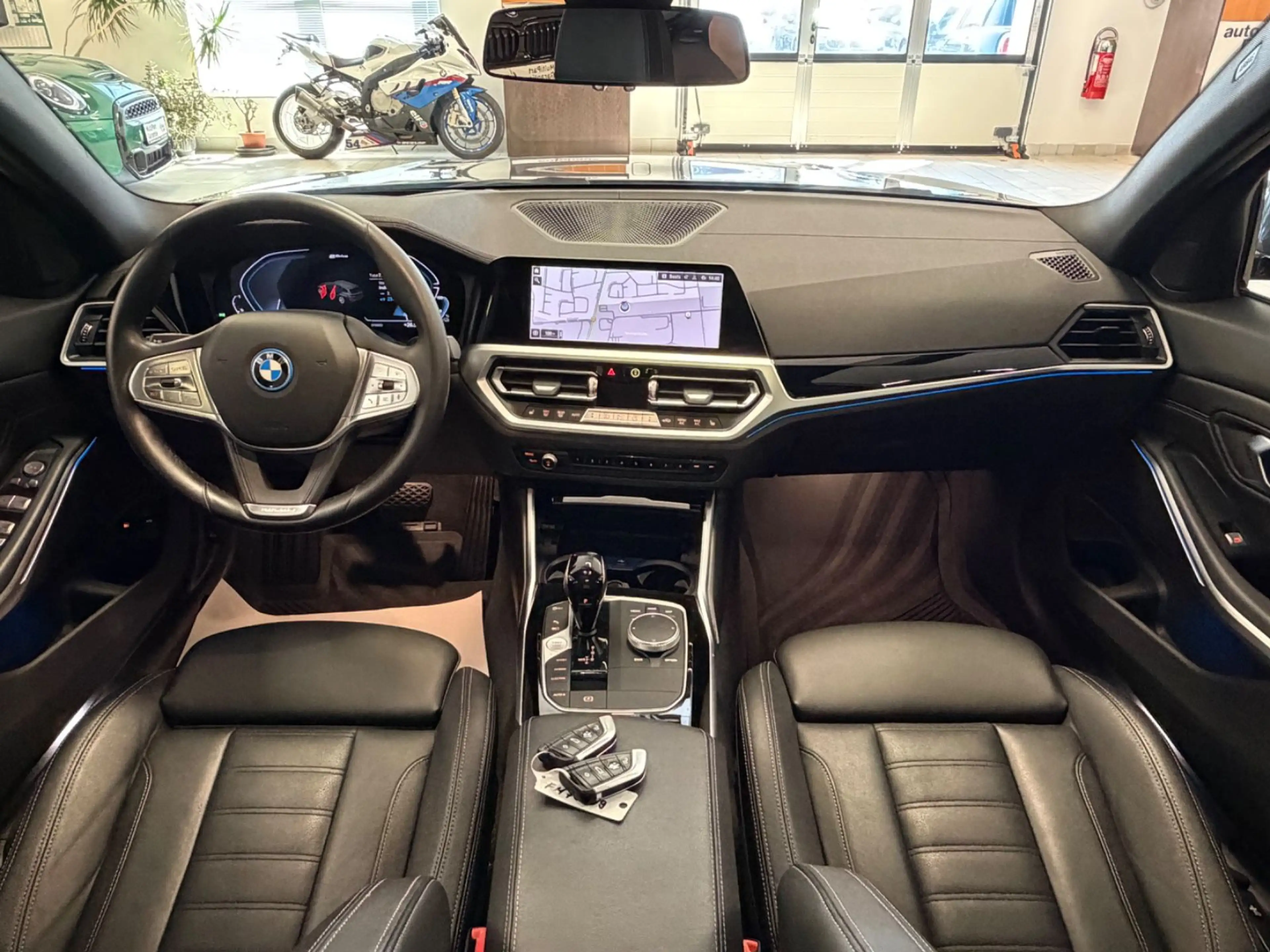 BMW 330 e xDr/Aut/SportSit/Panorama/Laser/KeyLes/HUD — photo 3