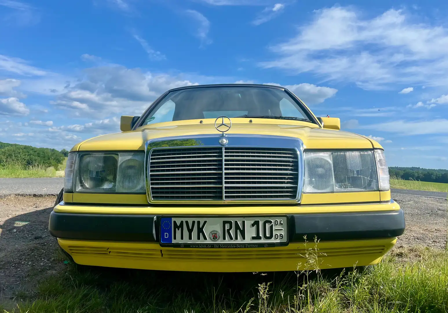 Mercedes-Benz Baureihe 124 300 CE-24 Жовтий - 2