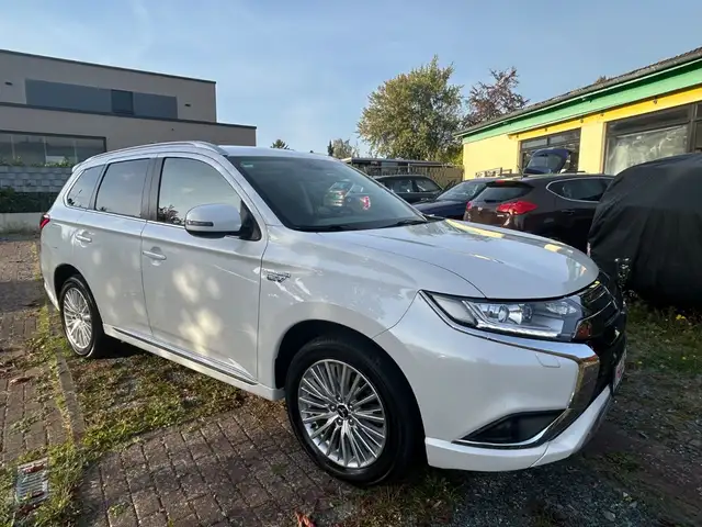 Mitsubishi Outlander PHEV 4WD