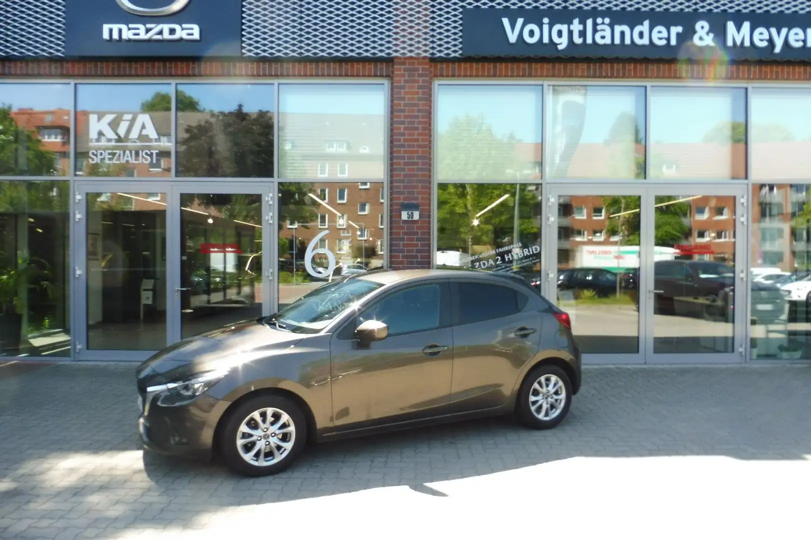 Mazda 2 Exclusive Automa Navi LED PDC Ganzjahresreifen Grau - 1