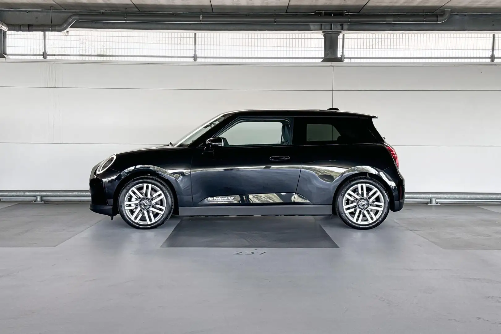MINI Cooper SE 3-deurs | Classic | Pakket M Zwart - 2