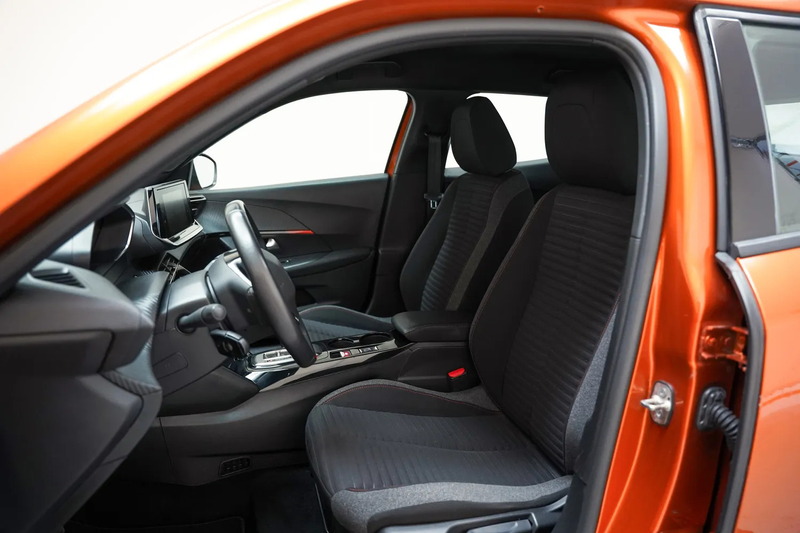 Peugeot e-2008 EV Active Pack 50 kWh 3 fase [ Navi Climate Apple/ — photo 9