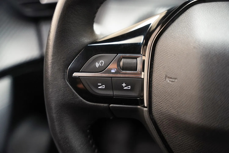 Peugeot e-2008 EV Active Pack 50 kWh 3 fase [ Navi Climate Apple/ — photo 15