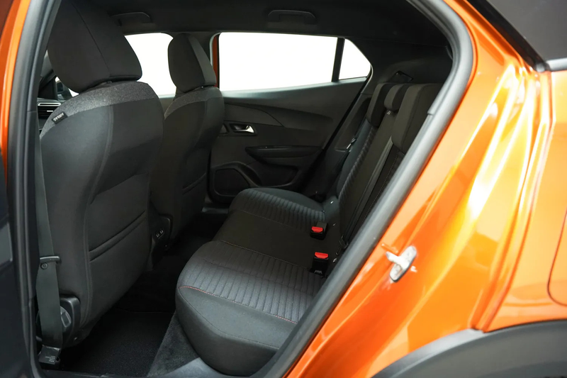 Peugeot e-2008 EV Active Pack 50 kWh 3 fase [ Navi Climate Apple/ — photo 10