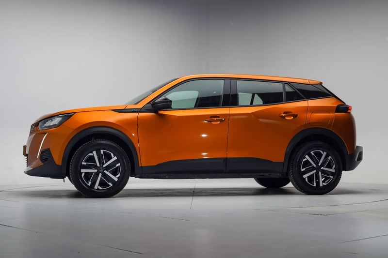 Peugeot e-2008 EV Active Pack 50 kWh 3 fase [ Navi Climate Apple/ — photo 2
