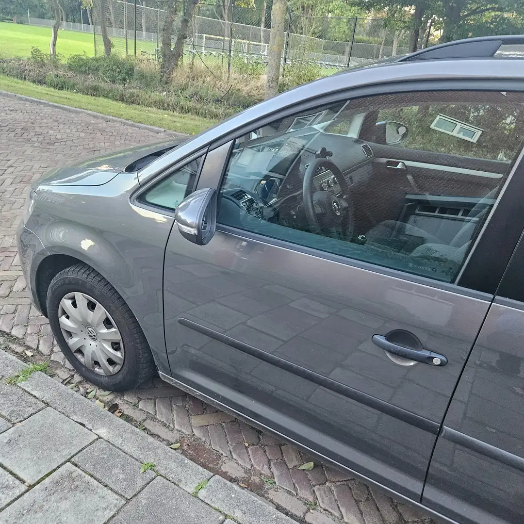 Volkswagen Touran Сірий - 2