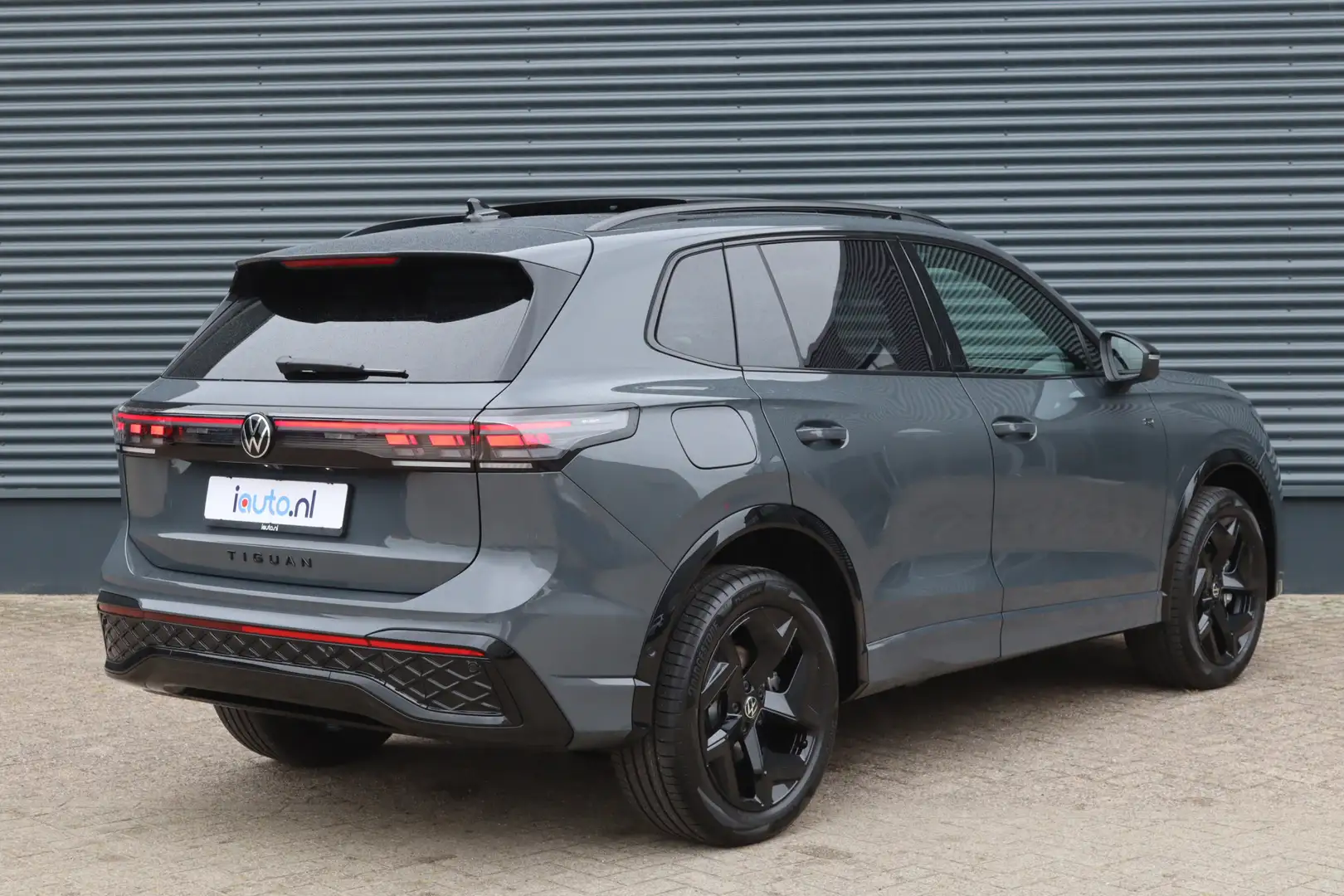 Volkswagen Tiguan 1.5 eHybrid 272pk R-Line Black Style Pano/IQ.Light Gris - 2