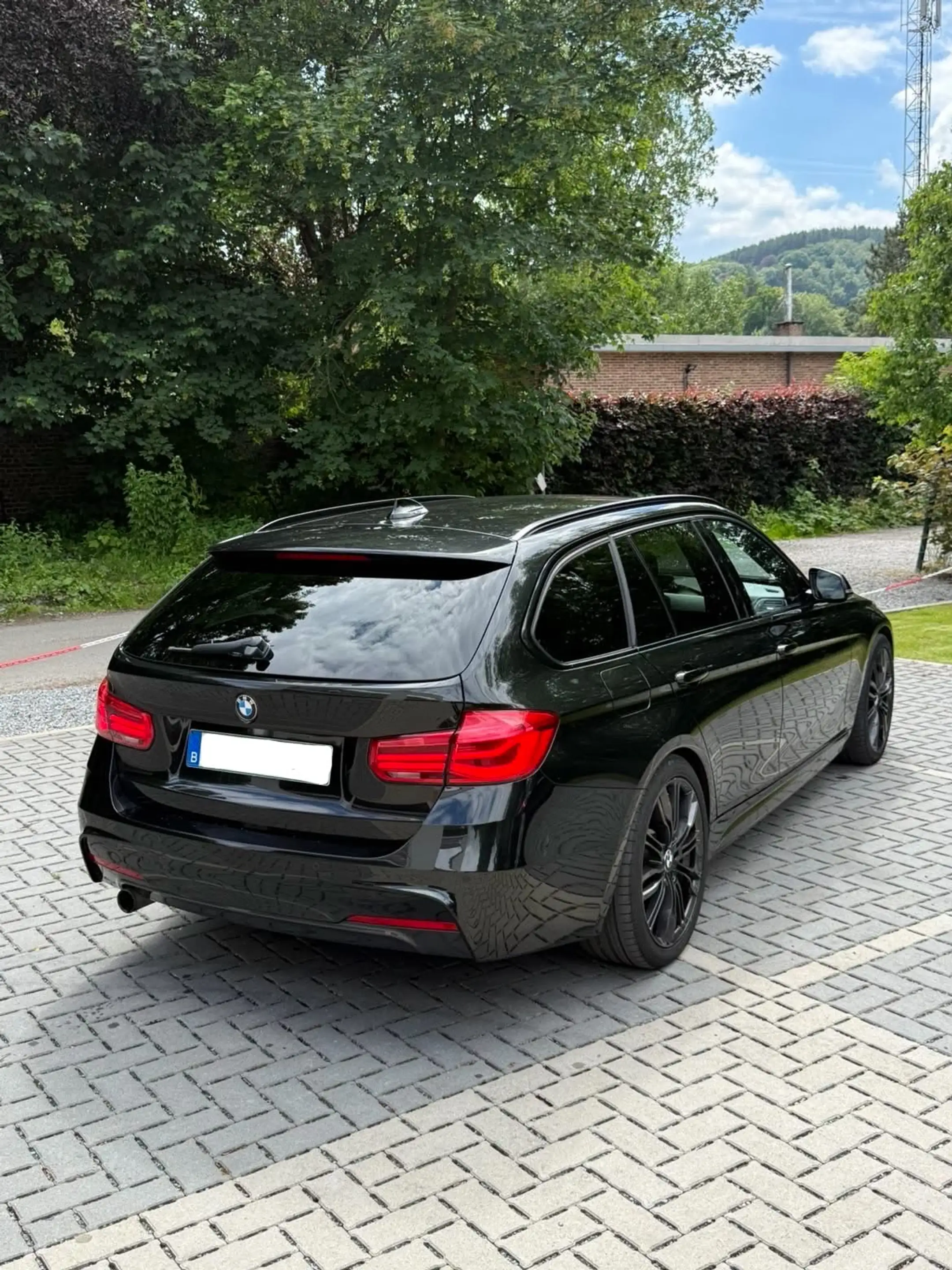 BMW 318 318i Pack M Facelift — photo 4