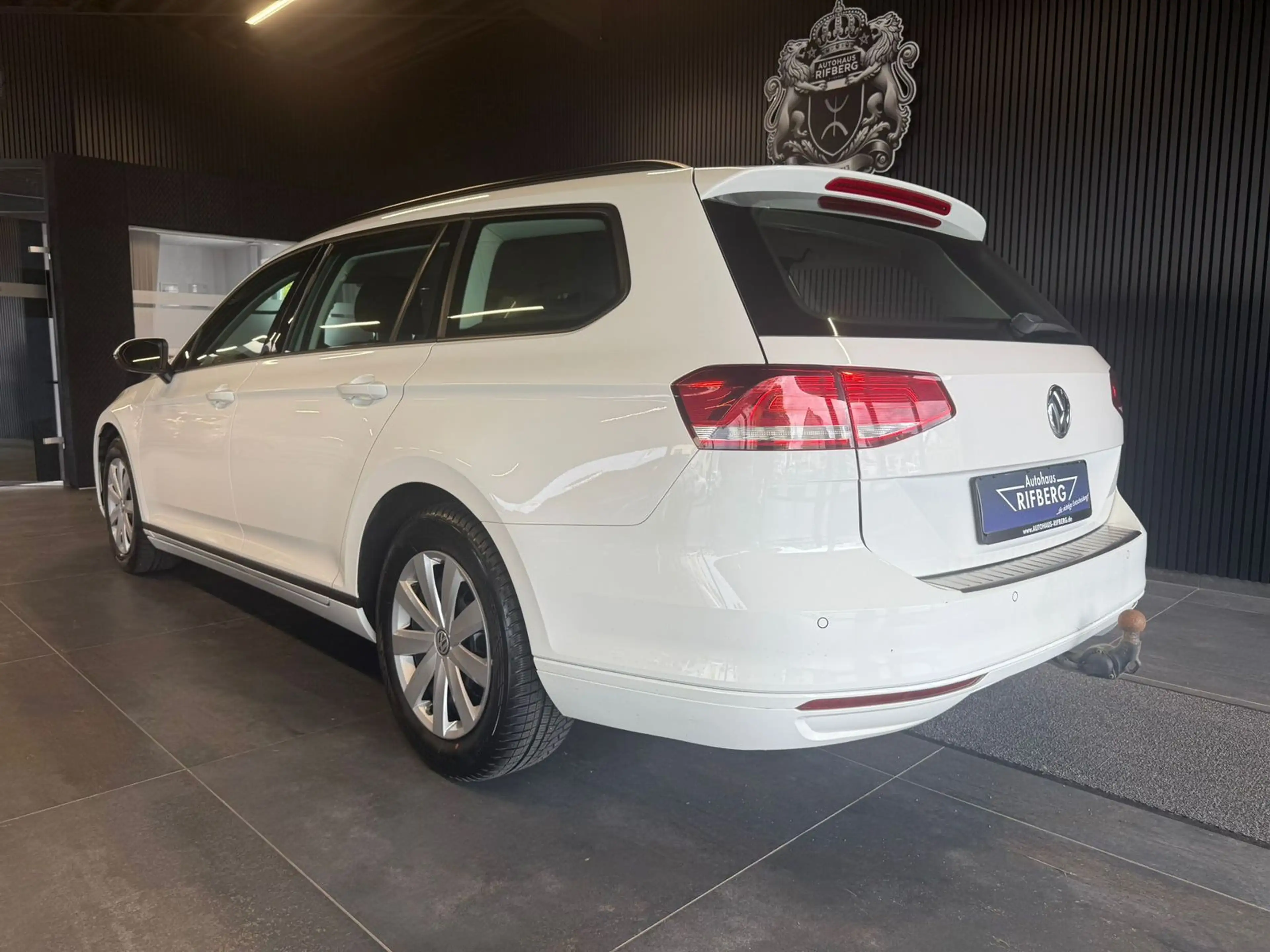 Volkswagen Passat Variant 1.6 TDI DSG AHK/NAV/LED/Winter-Pa — photo 4