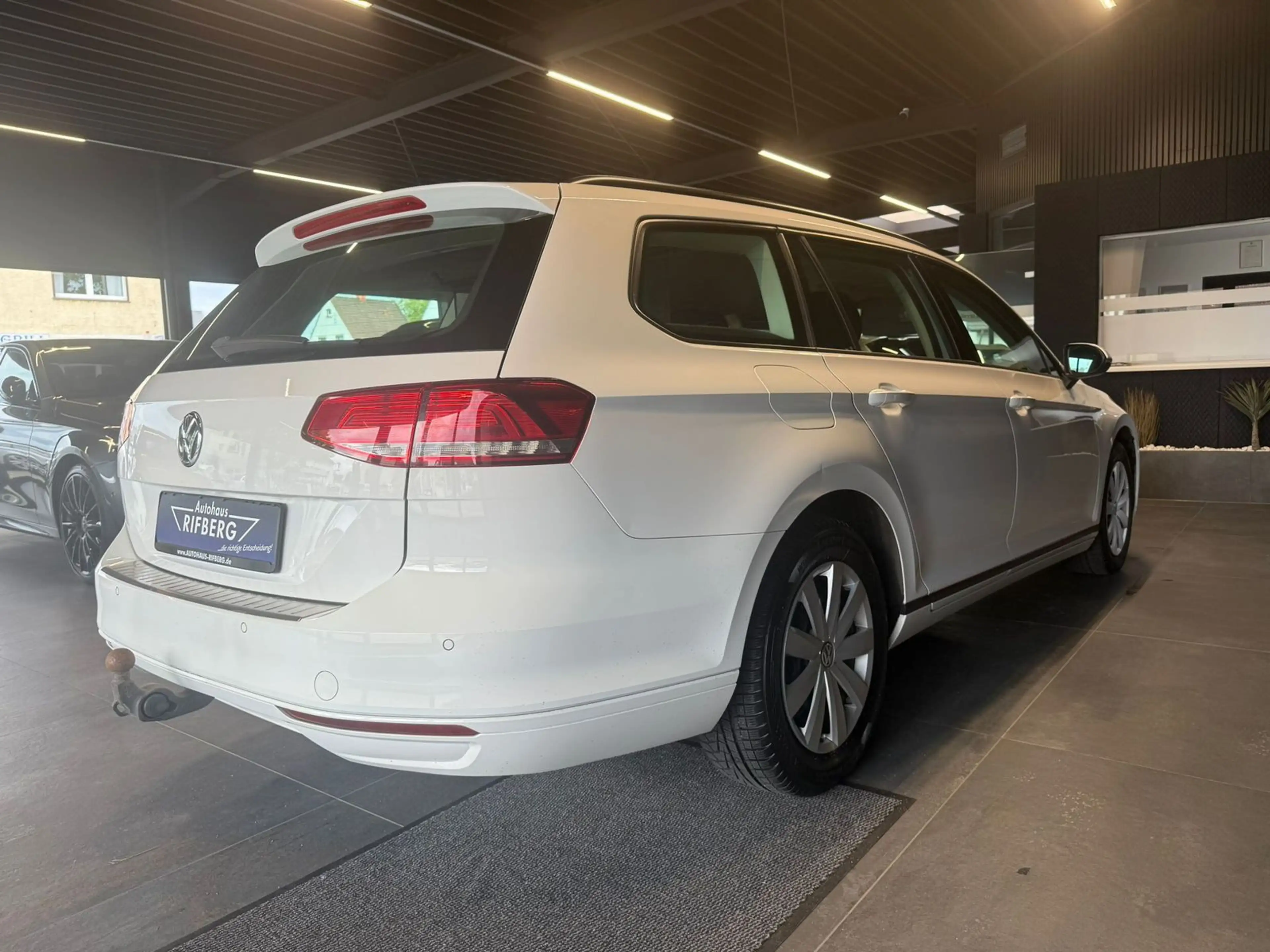 Volkswagen Passat Variant 1.6 TDI DSG AHK/NAV/LED/Winter-Pa — photo 6