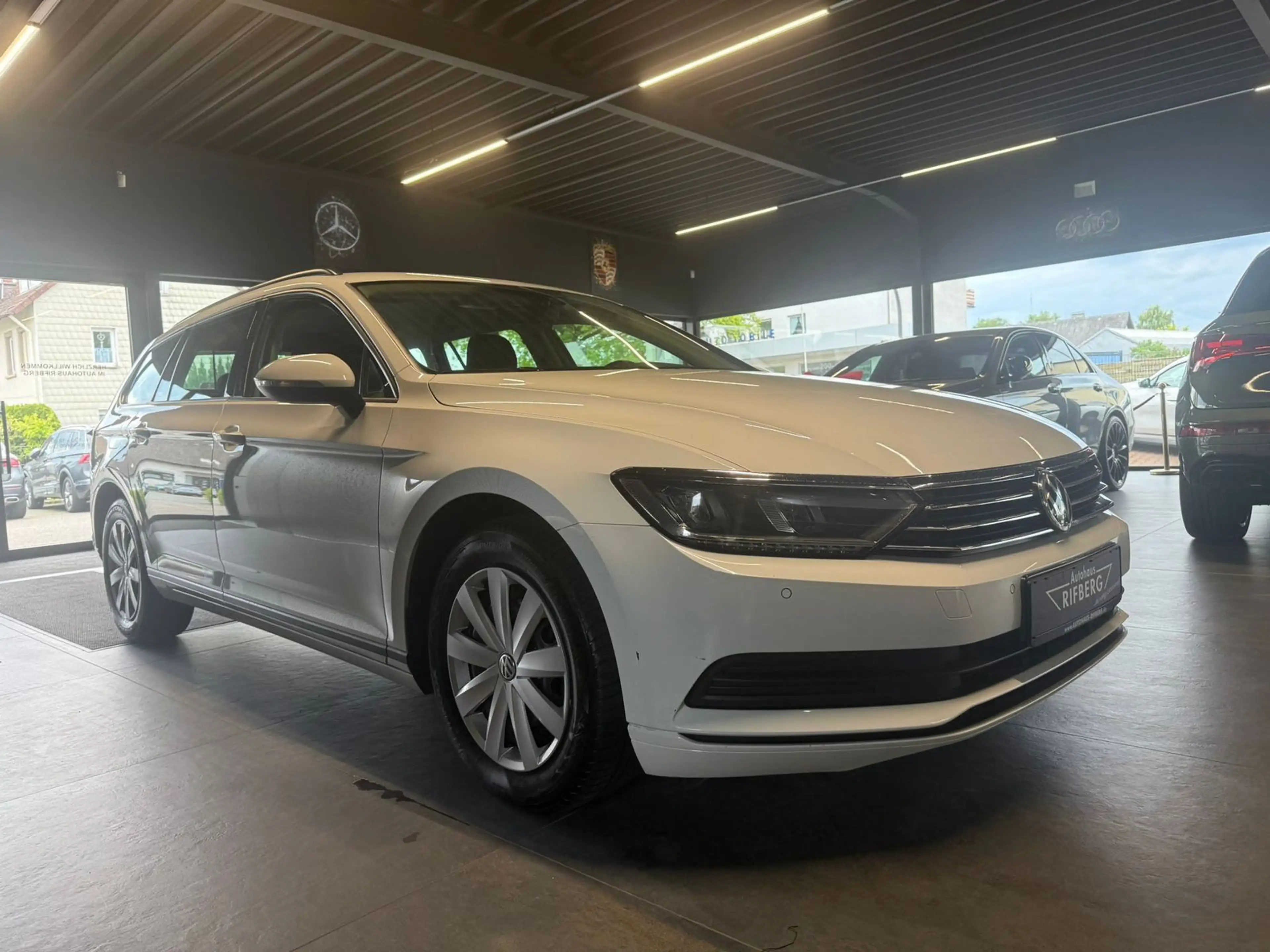Volkswagen Passat Variant 1.6 TDI DSG AHK/NAV/LED/Winter-Pa — photo 3