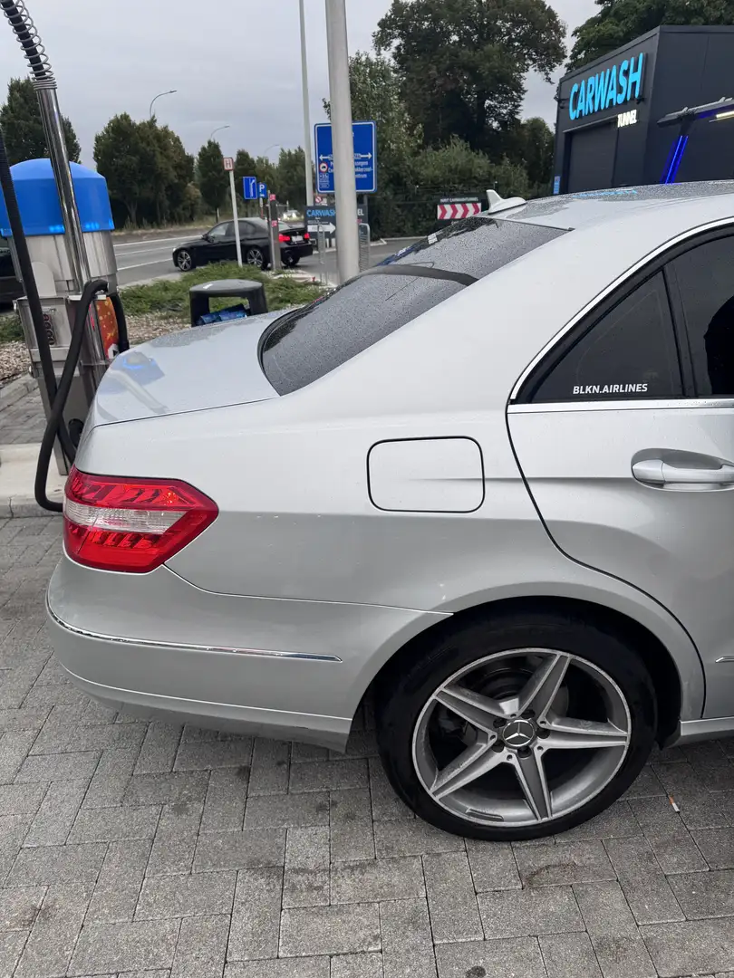 Mercedes-Benz E 220 CDI DPF BlueEFFICIENCY Automatik - 2
