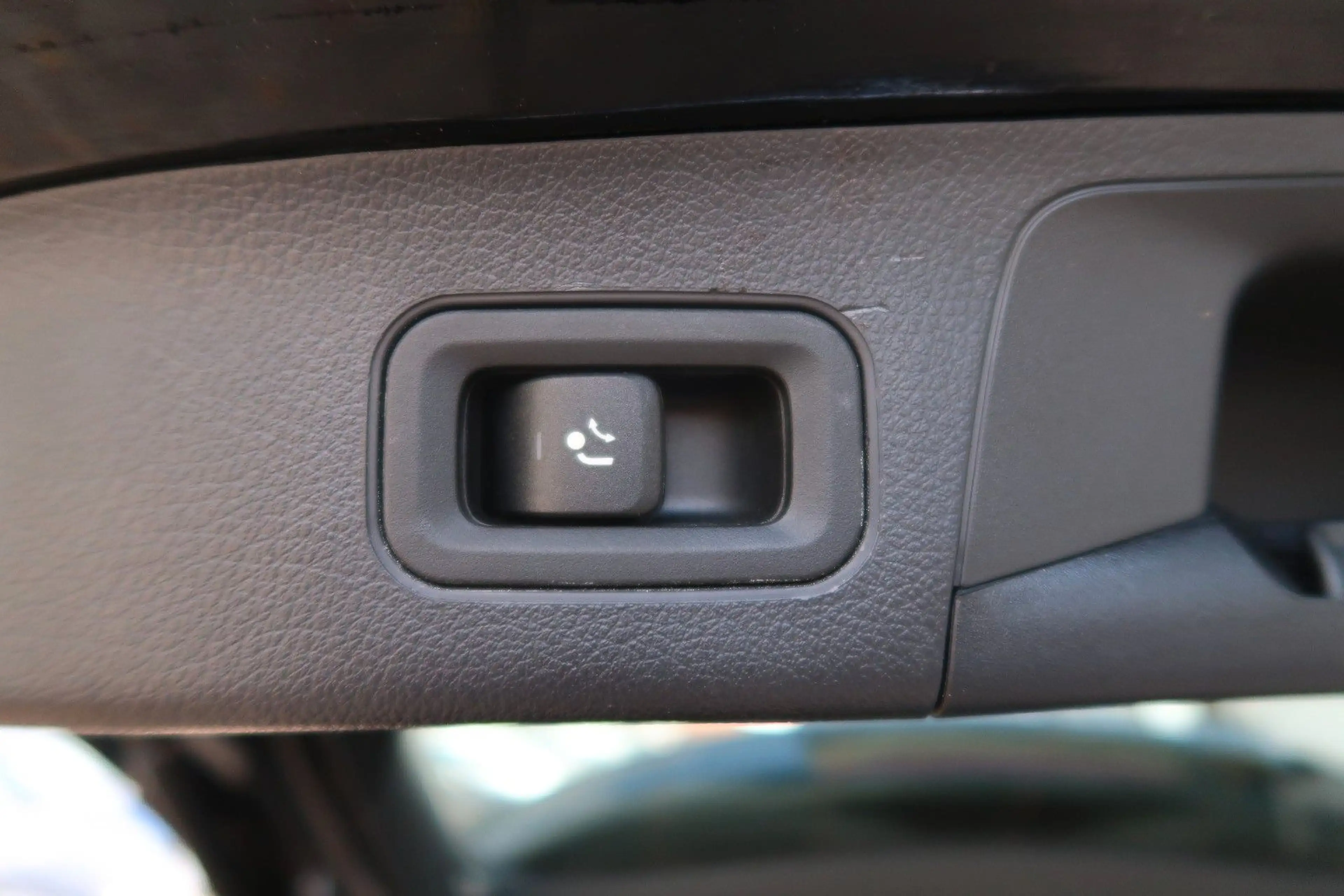 Mercedes-Benz GLA 200 |Leder|Panorama|NAV|Keyless|LED| — photo 7