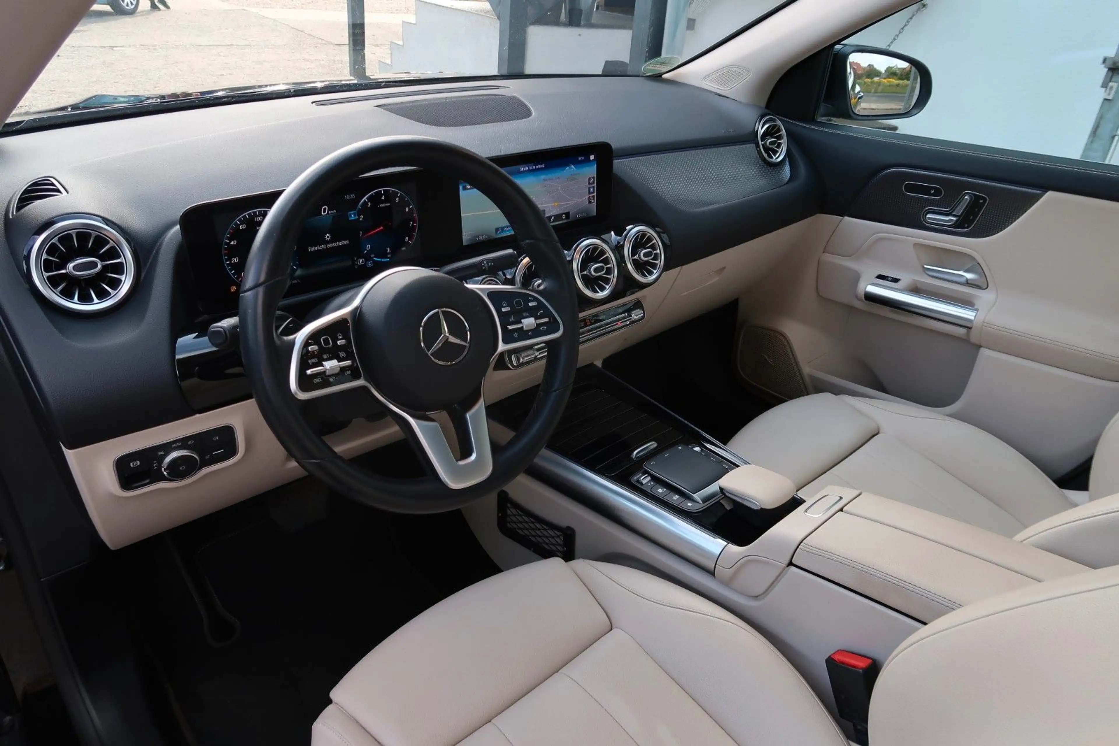 Mercedes-Benz GLA 200 |Leder|Panorama|NAV|Keyless|LED| — photo 15