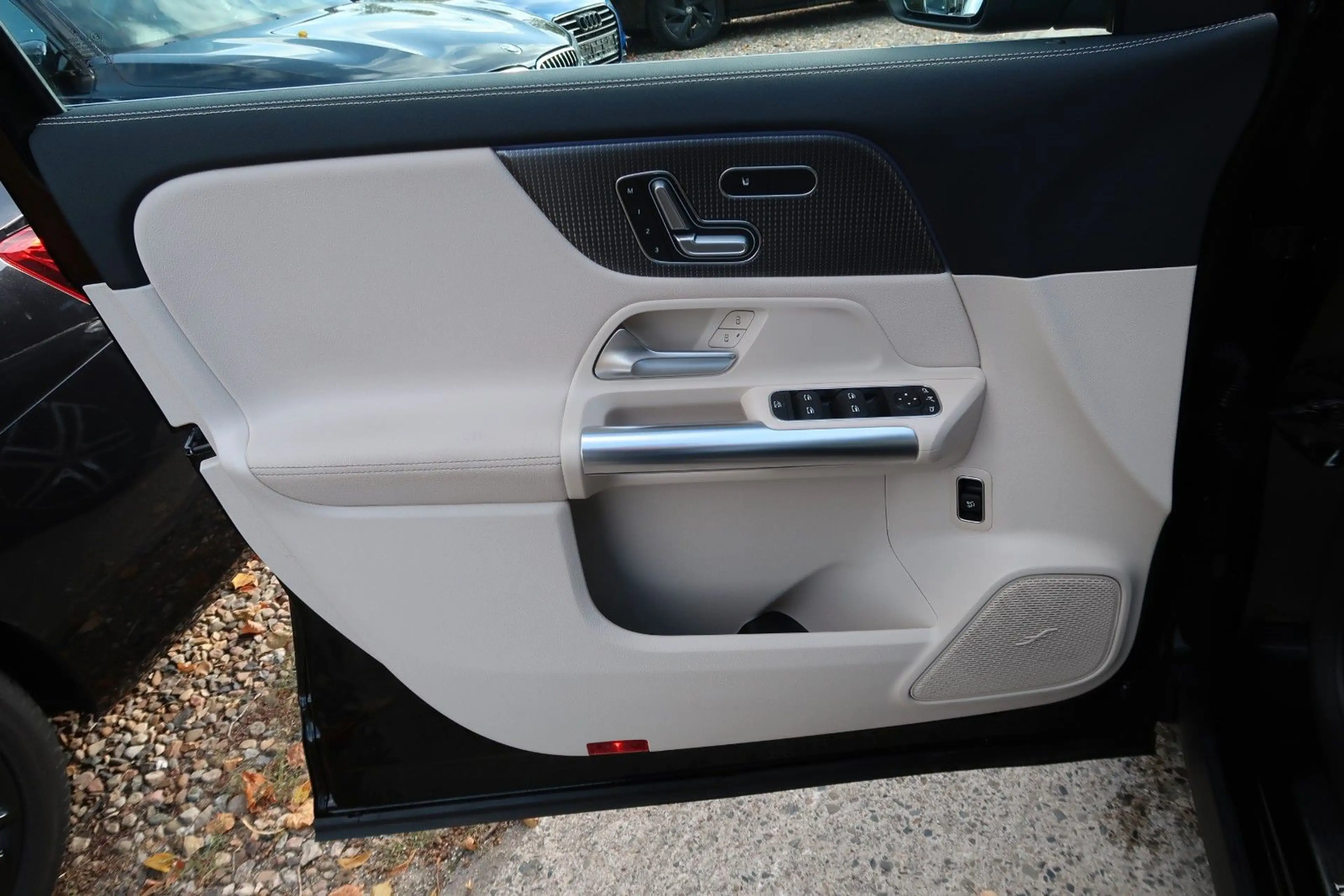 Mercedes-Benz GLA 200 |Leder|Panorama|NAV|Keyless|LED| — photo 14
