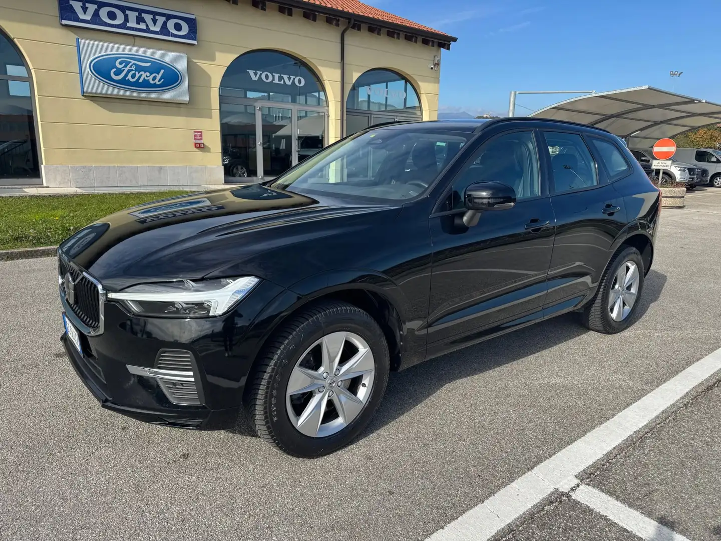 Volvo XC60 B4 AWD (Diesel/Hybrid) Business Plus Noir - 1