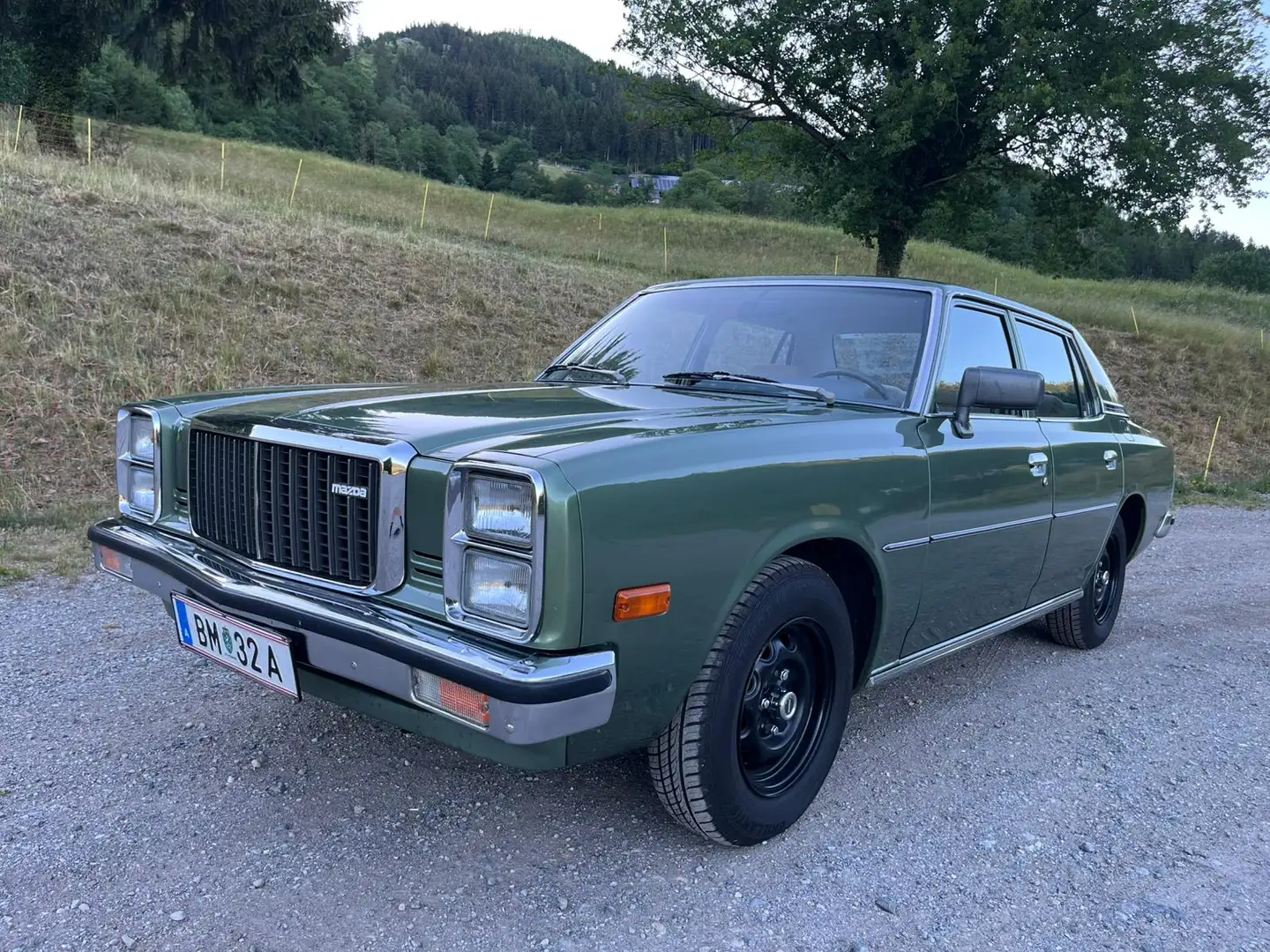 Mazda 929 Legato Grün - 1