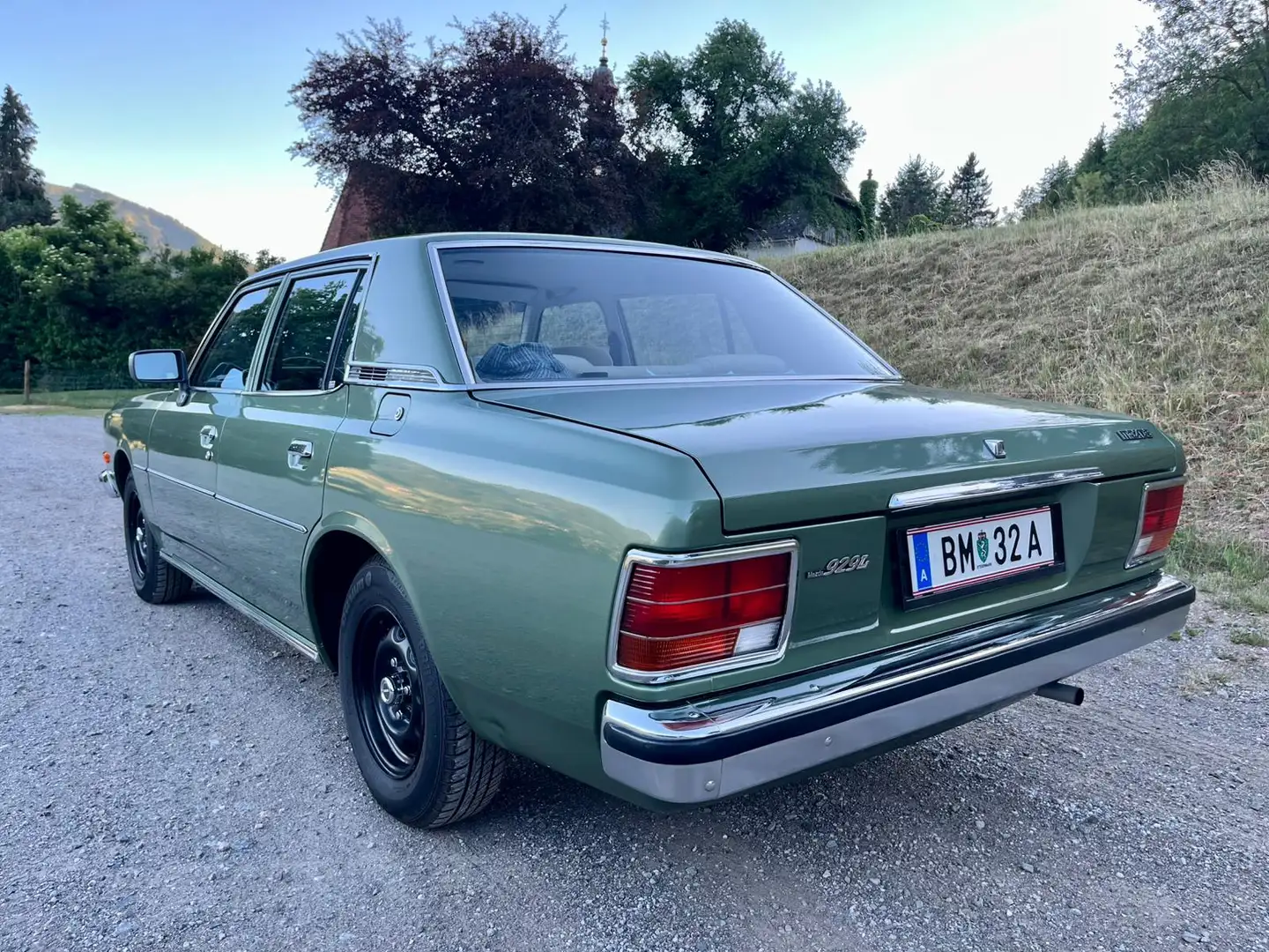 Mazda 929 Legato Grün - 1