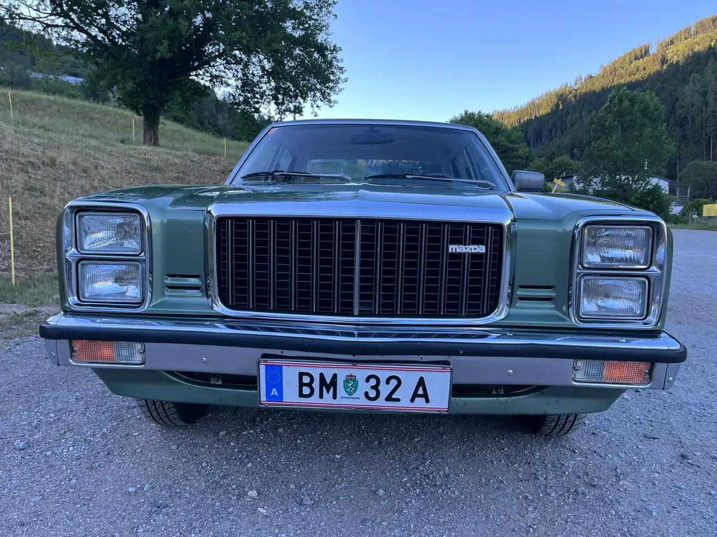 Mazda 929 Legato Grün - 2