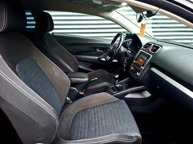 Volkswagen Scirocco view 11