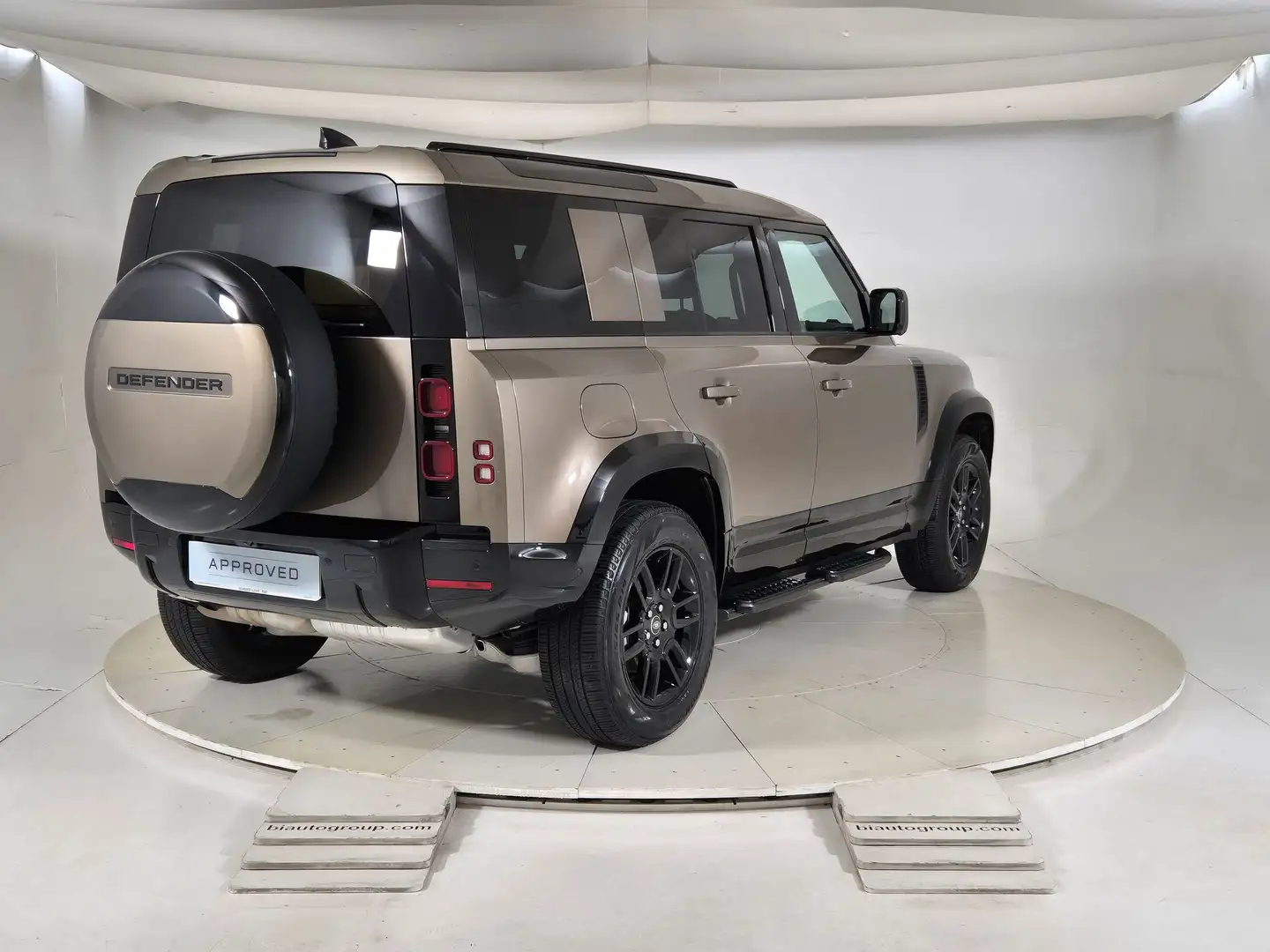 Land Rover Defender 110 3.0d i6 mhev S awd 200cv auto AUTOCARRO Bronze - 2