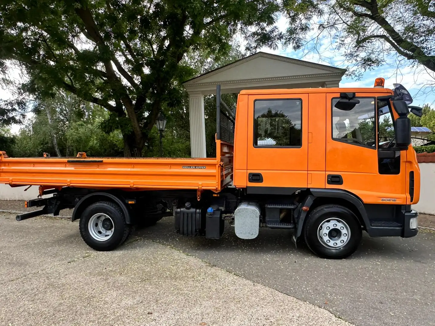 Iveco Eurocargo ML80E18 DOKA 7-Sitzer 3-Seitenkipper Orange - 2