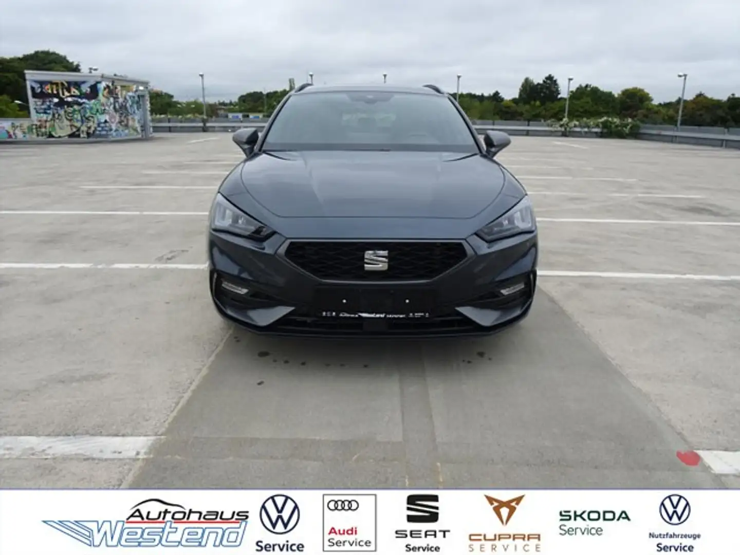 SEAT Leon Sportstourer 1.5l eTSI FR 110kW DSG LED Navi Schwarz - 1