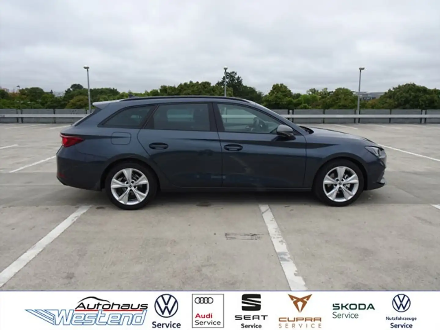 SEAT Leon Sportstourer 1.5l eTSI FR 110kW DSG LED Navi Schwarz - 2