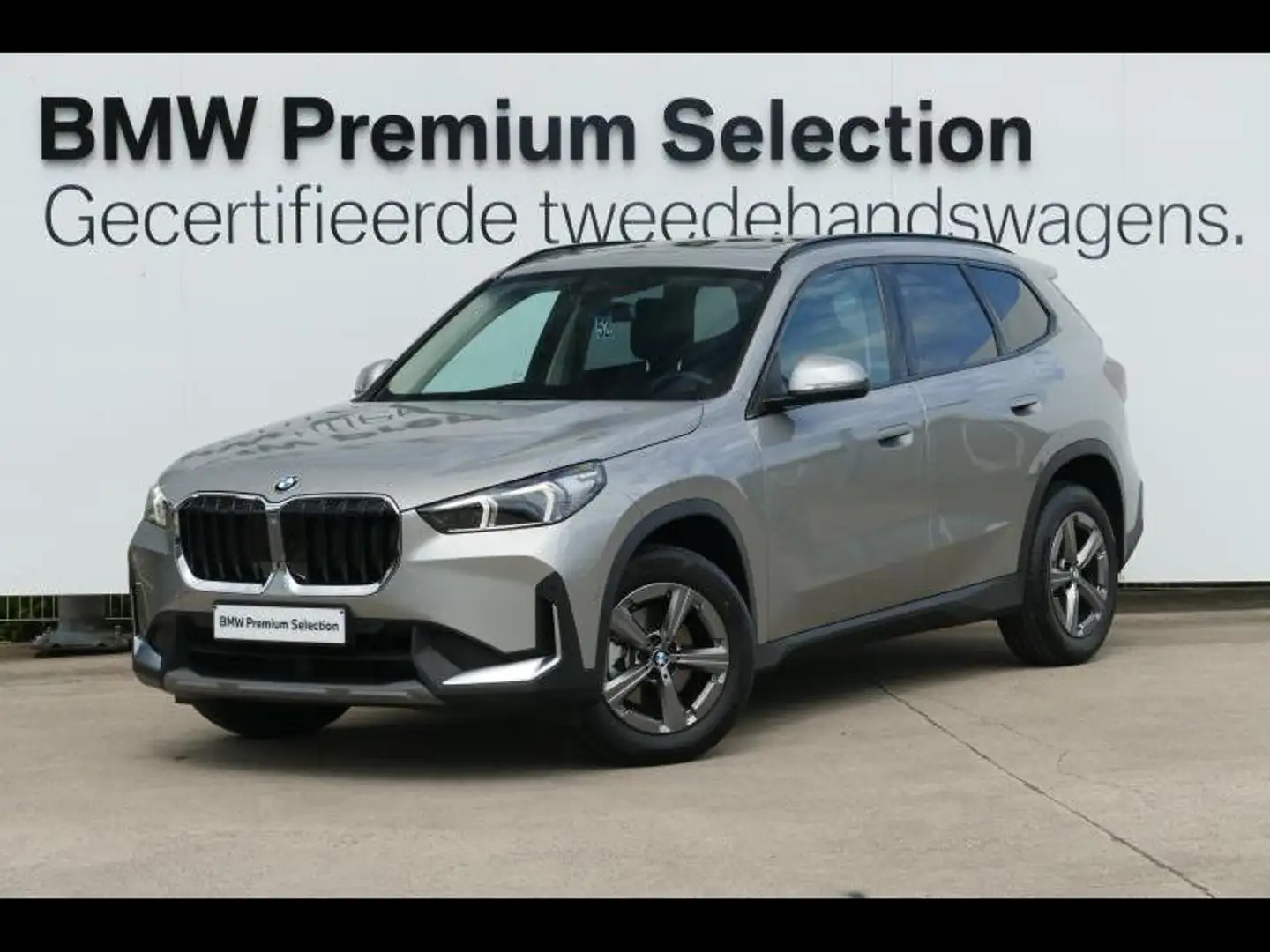 BMW X1 18i  PANODAK - 4515 km! Grijs - 1