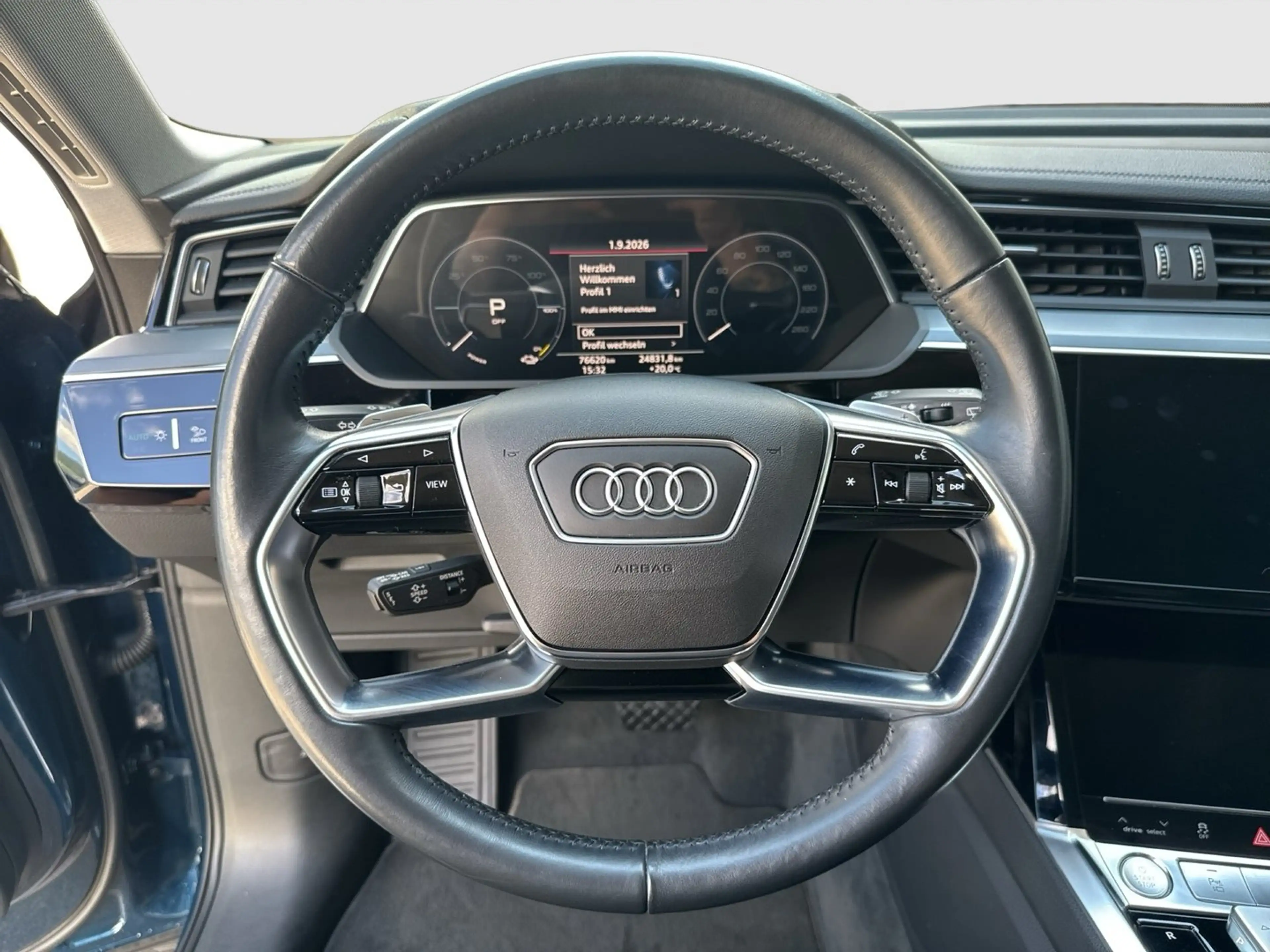 Audi e-tron 50 quattro — photo 12