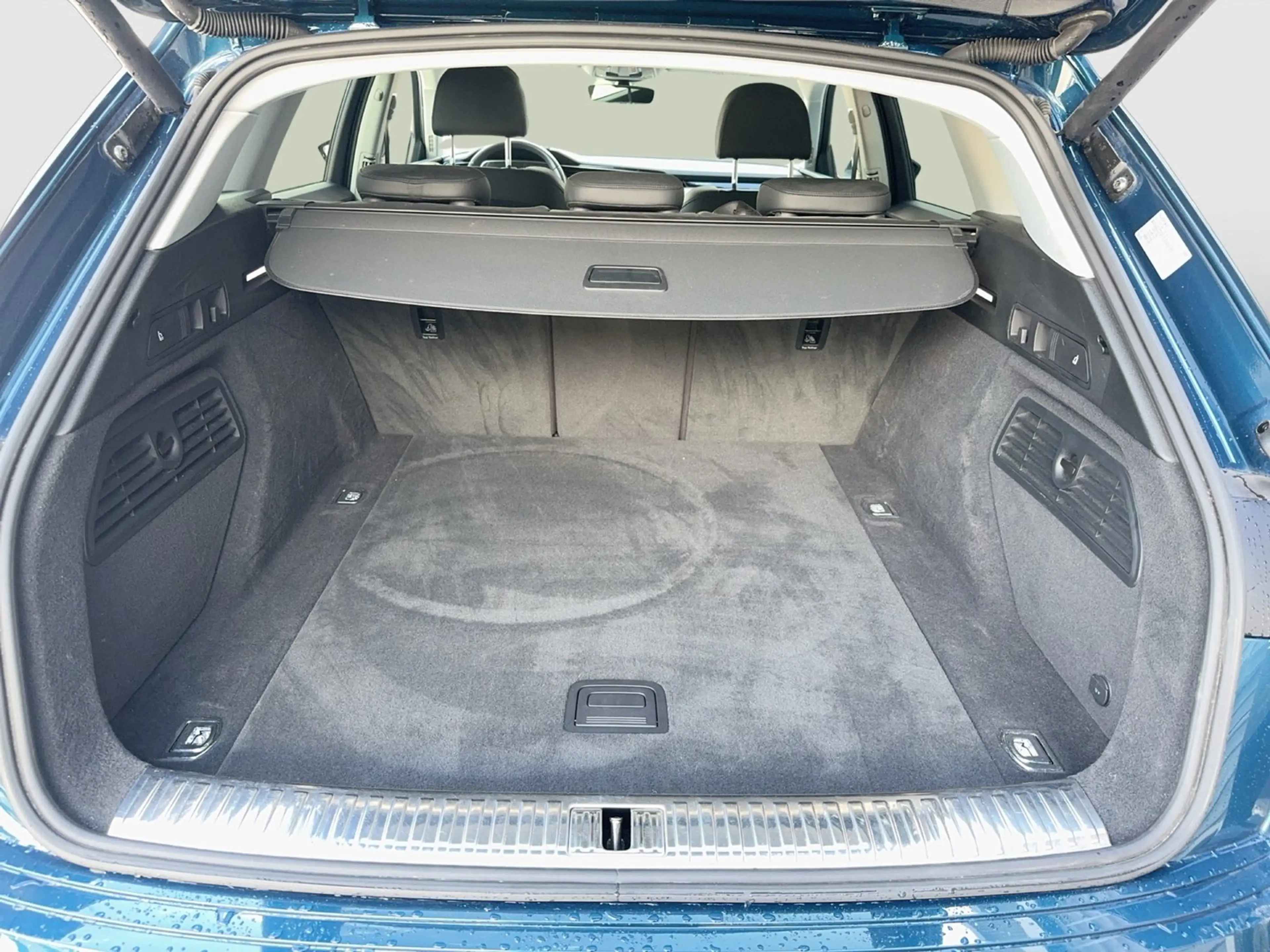 Audi e-tron 50 quattro — photo 11