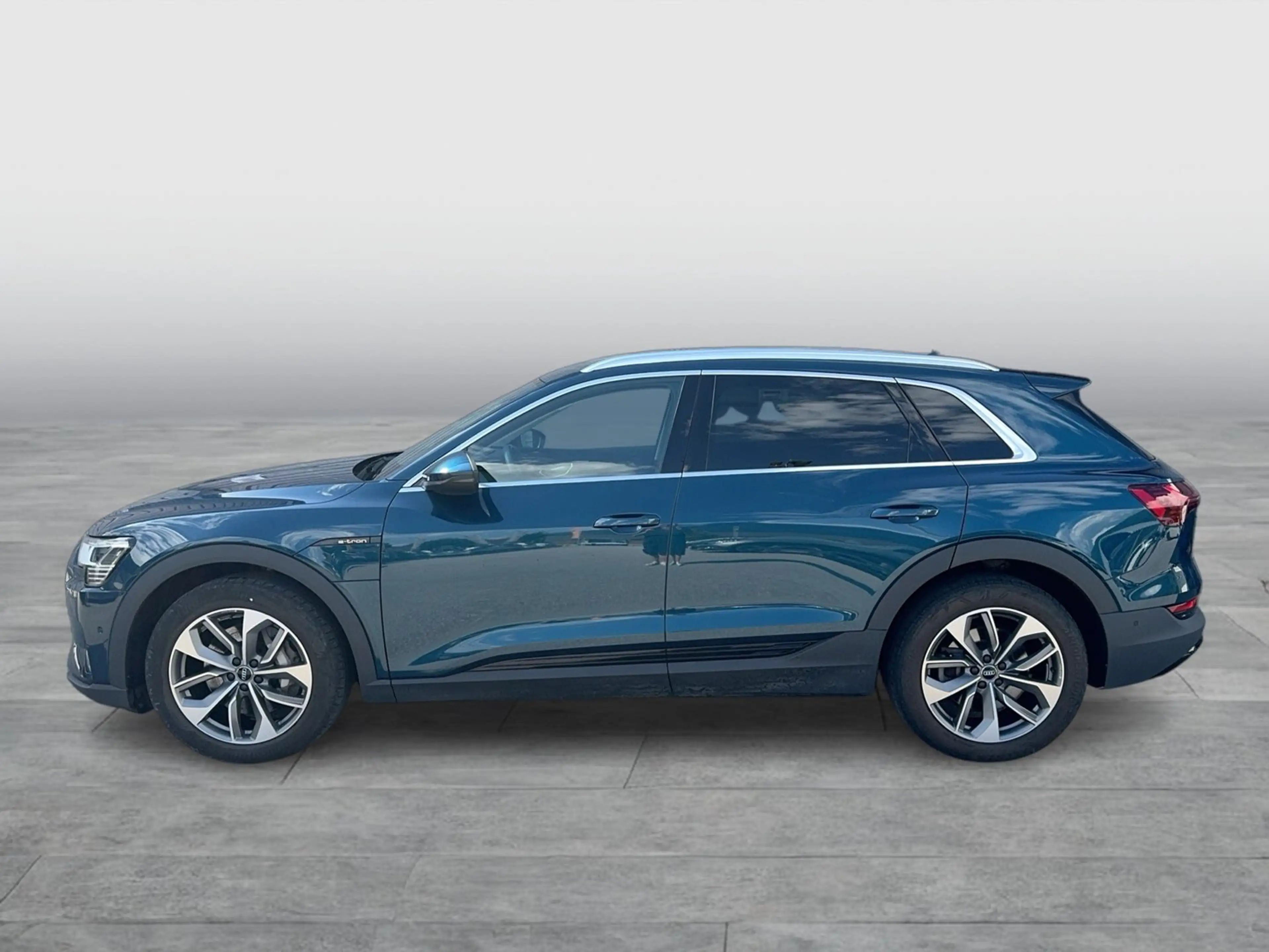 Audi e-tron 50 quattro — photo 2