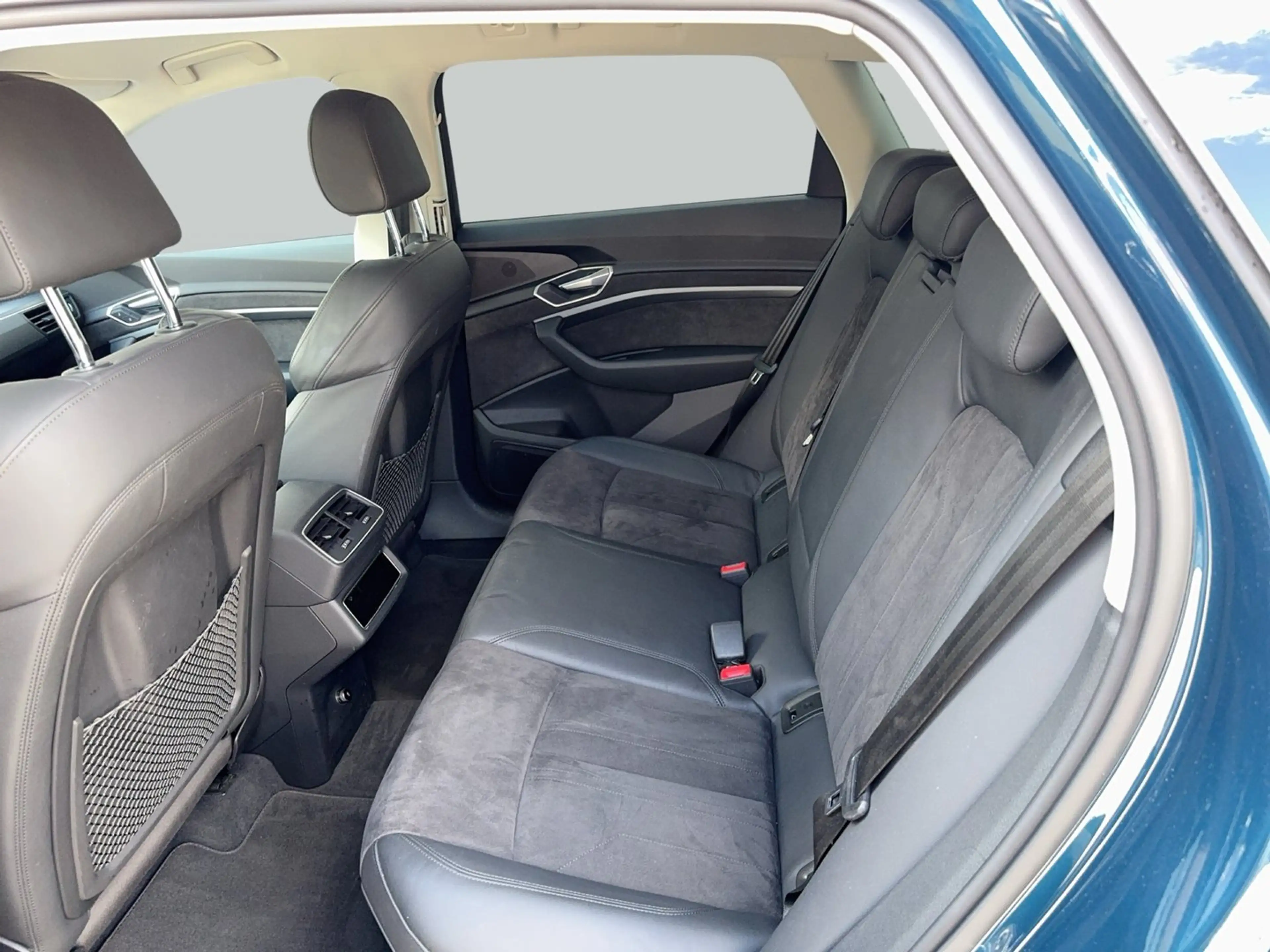 Audi e-tron 50 quattro — photo 10