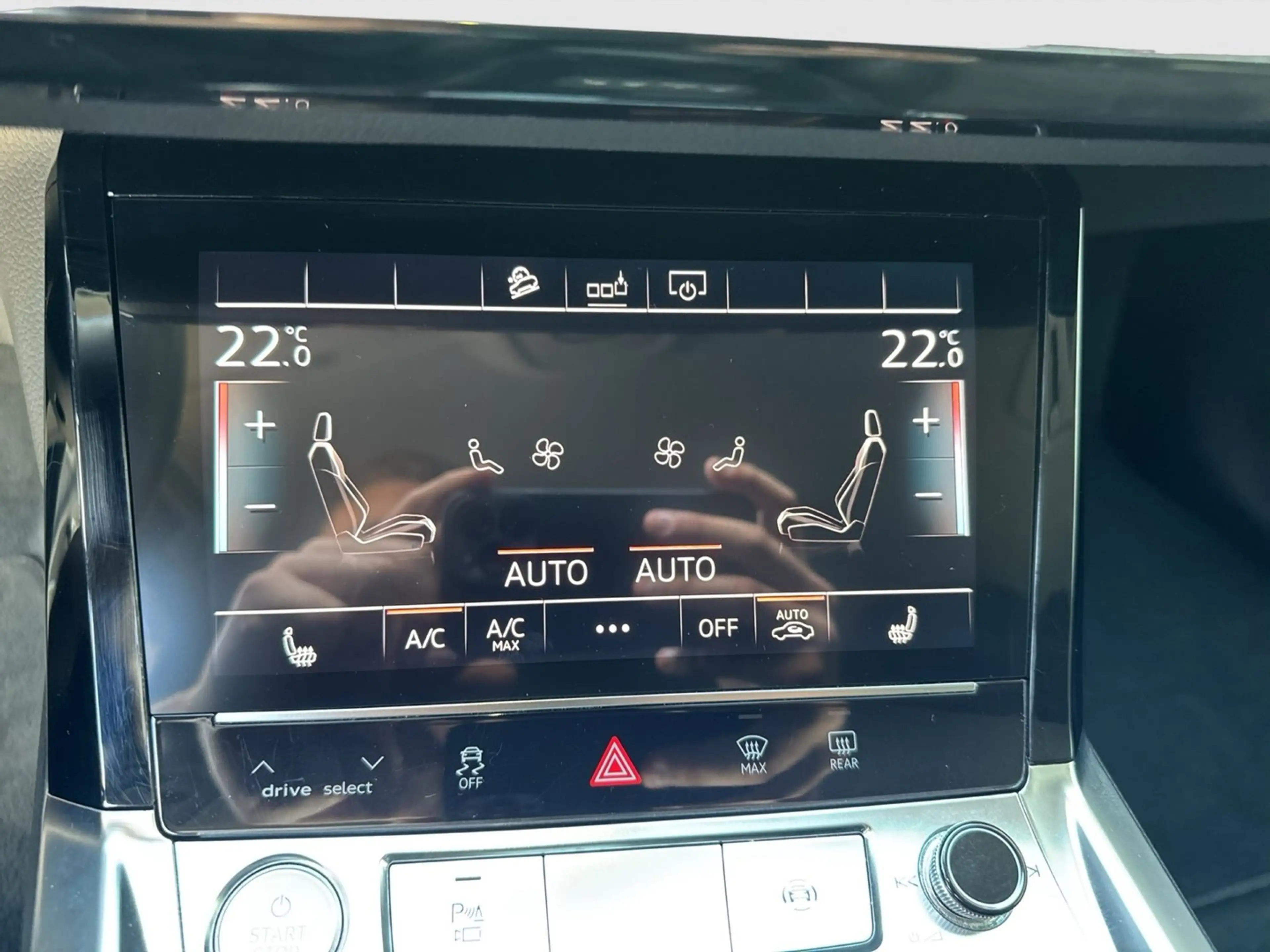 Audi e-tron 50 quattro — photo 13