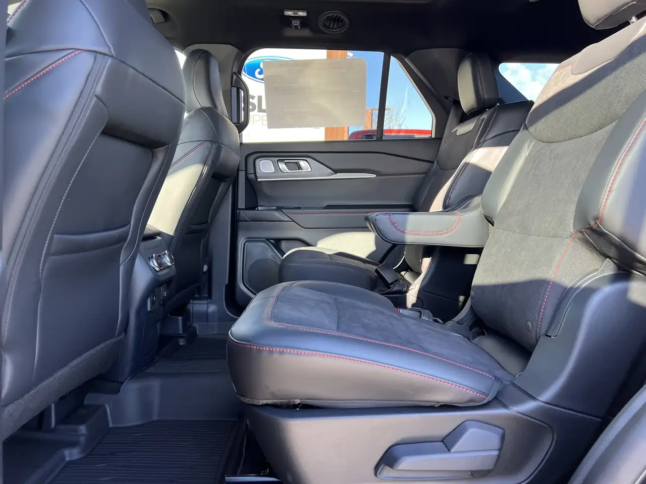 Ford Explorer снимка Ford Explorer