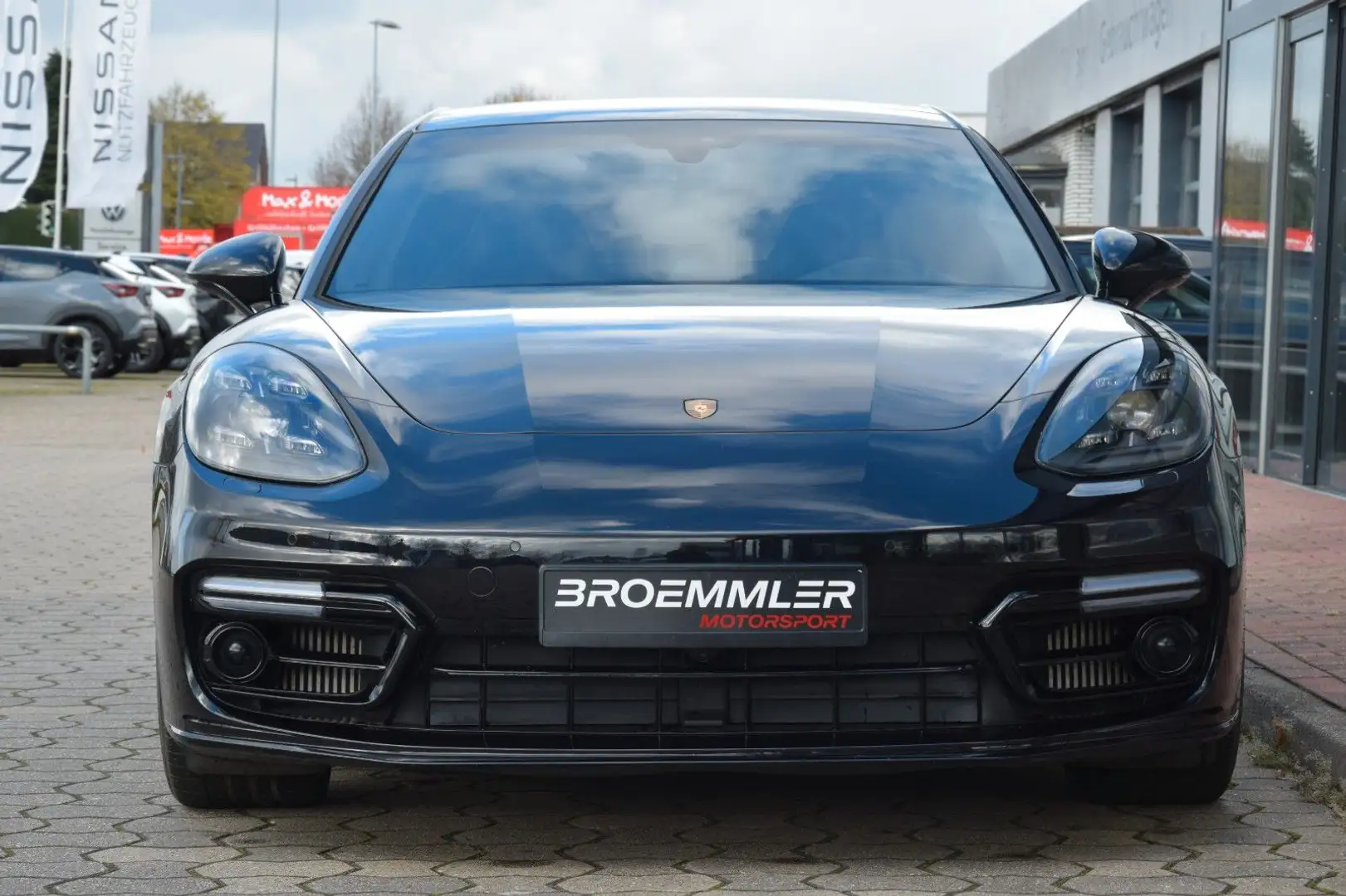 Porsche Panamera GTS Schwarz - 2