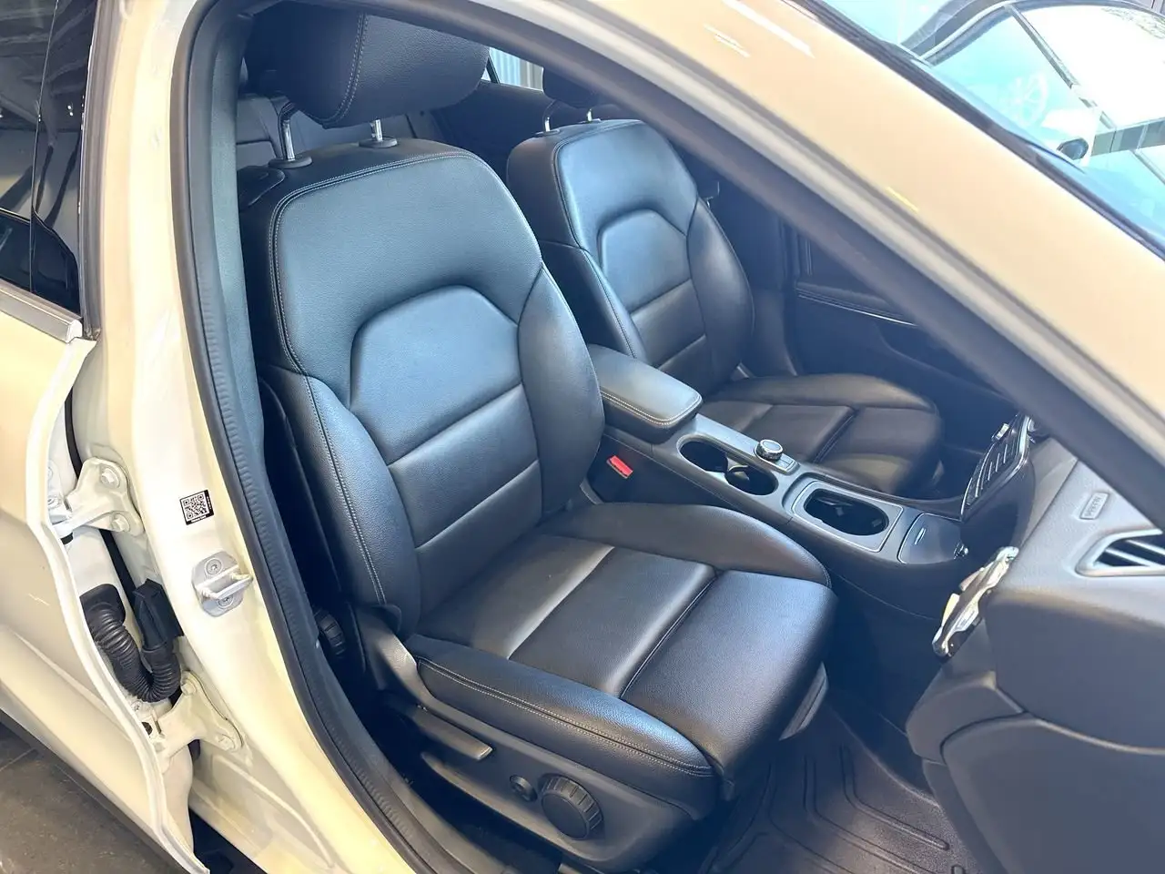 Mercedes-Benz GLA fotografie Mercedes-Benz GLA