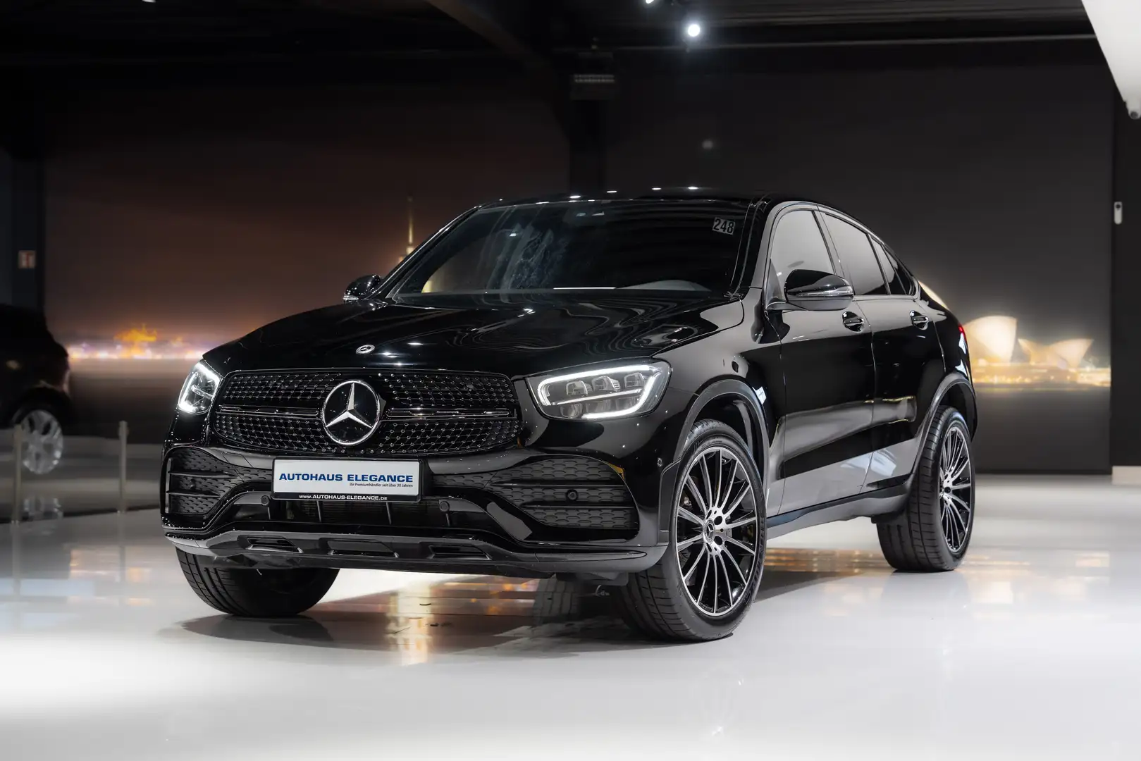 Mercedes-Benz GLC 300 e 4Matic*AMG-LINE*NIGHT*1.HD*LEDER Zwart - 1