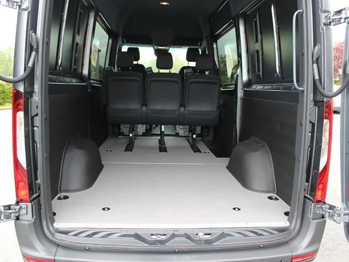 Mercedes-Benz Sprinter III Mixto 319 CDI *Allrad, 5-Sitzer Grau - 2