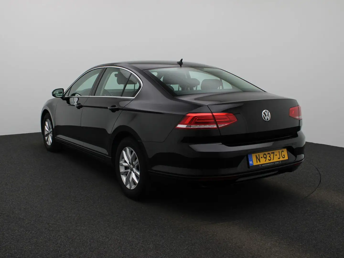 Volkswagen Passat 1.4 TSI ACT Highline Zwart - 2