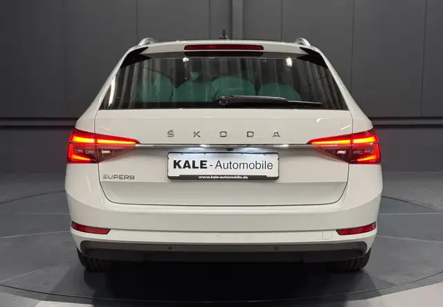 Skoda Superb view 5