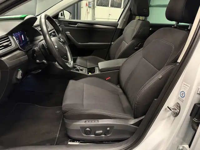 Skoda Superb view 25