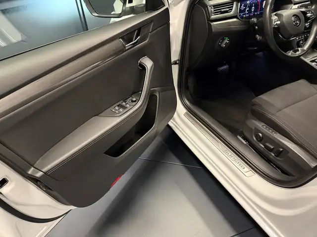 Skoda Superb view 21