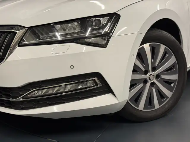 Skoda Superb view 2